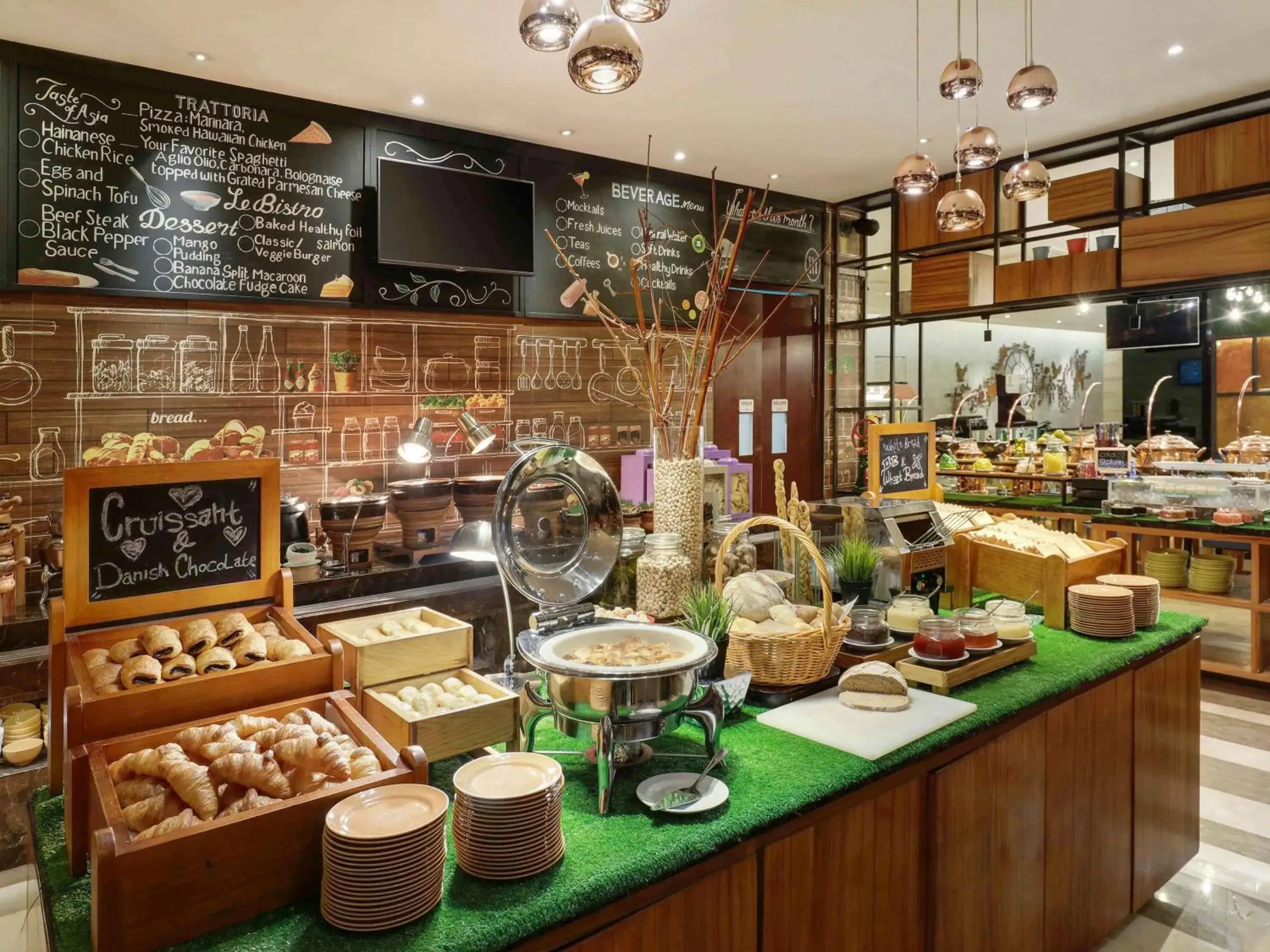 Restaurant/places to eat in Mercure Jakarta Cikini Restaurant/places to eat in Mercure Jakarta Cikini