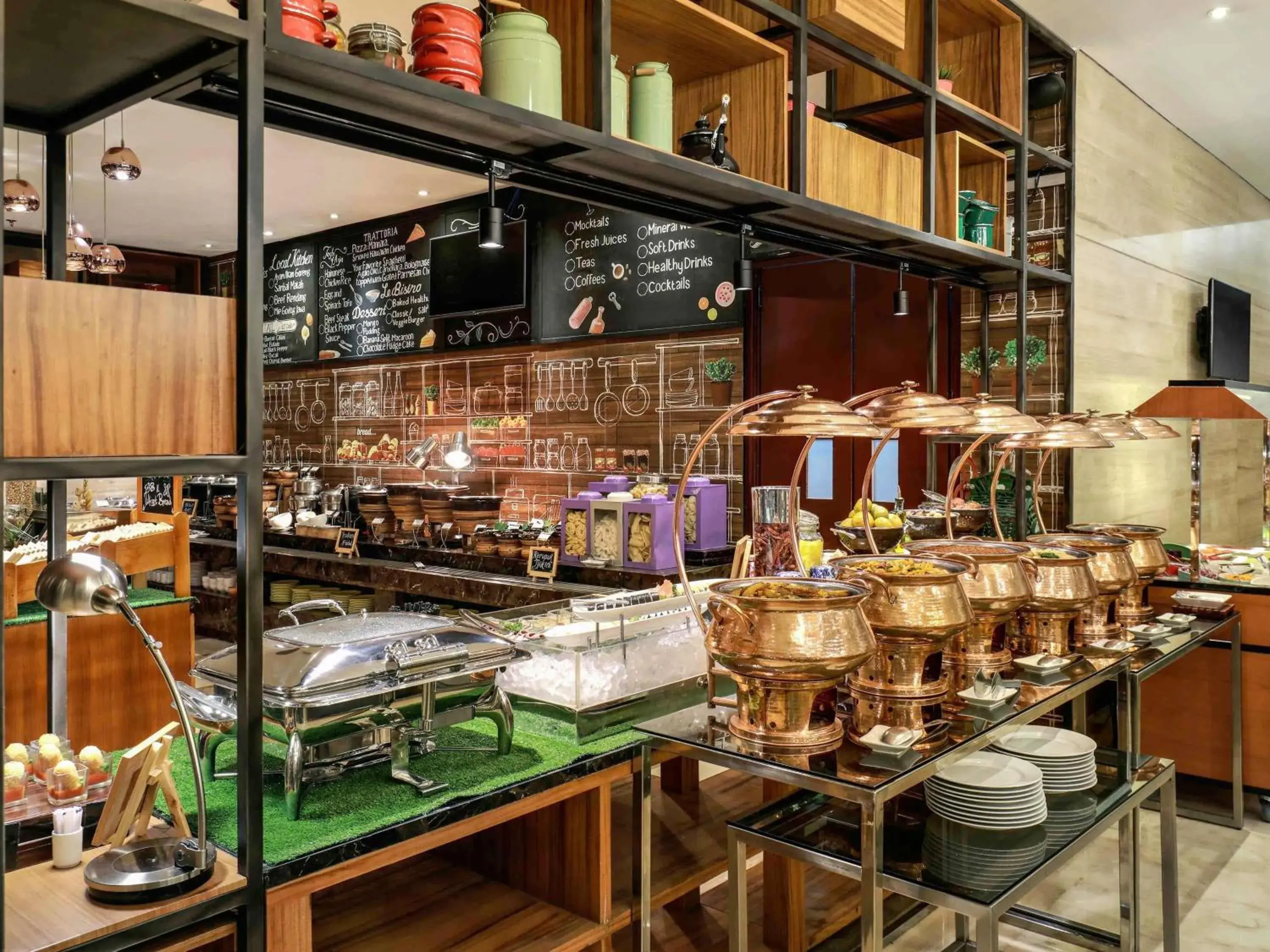 Restaurant/places to eat in Mercure Jakarta Cikini Restaurant/places to eat in Mercure Jakarta Cikini