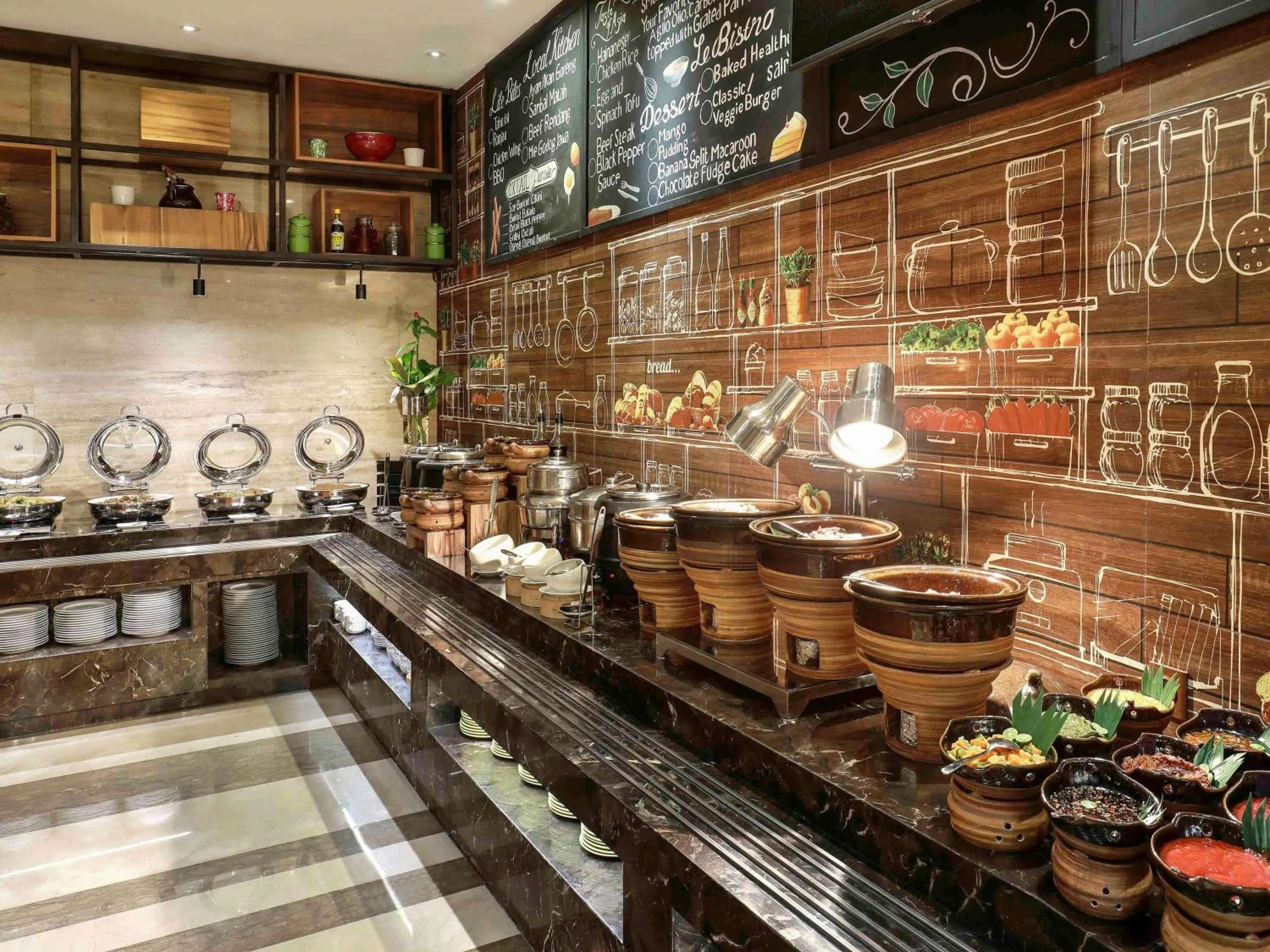 Restaurant/places to eat in Mercure Jakarta Cikini