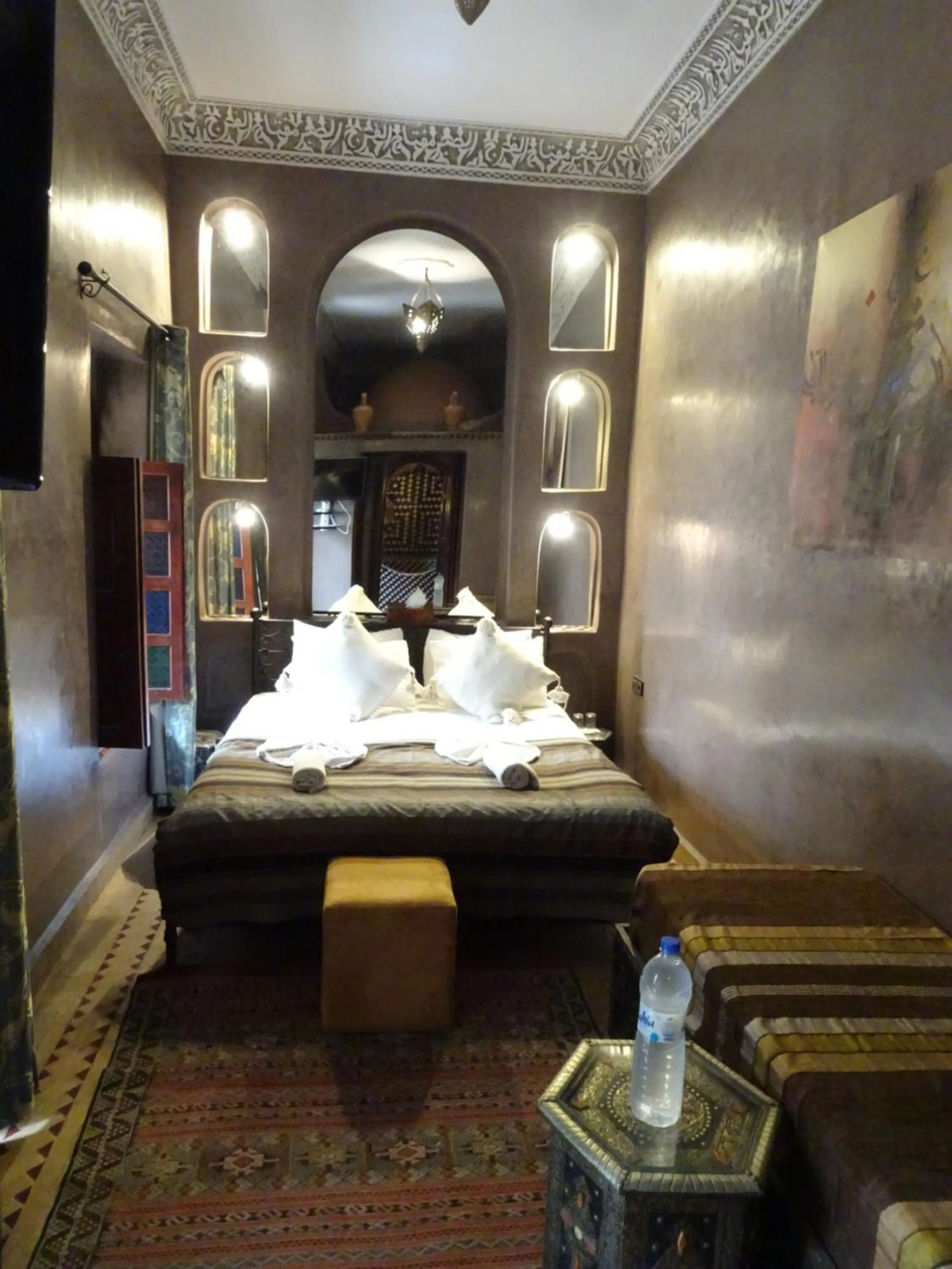 Bed in Riad Alma Mouassine