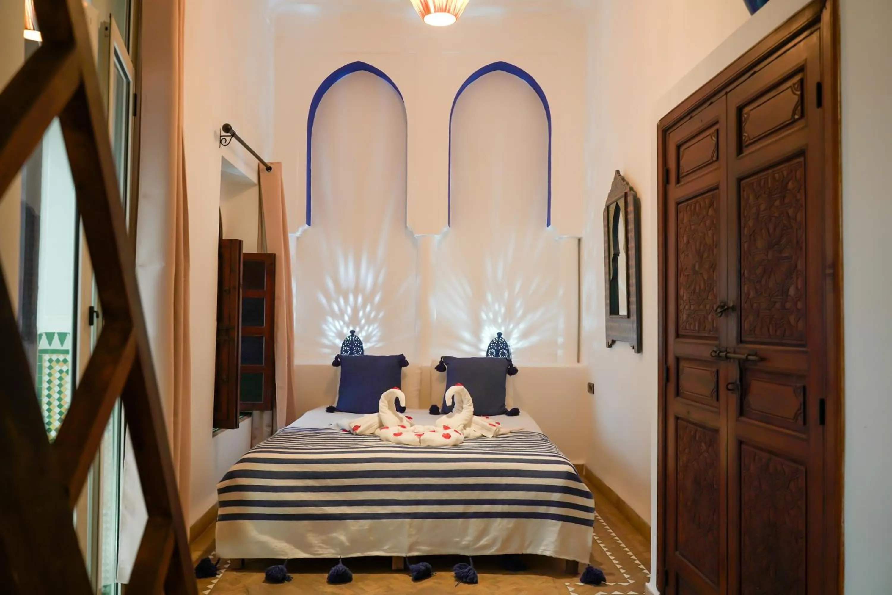 Bed in Riad Alma Mouassine