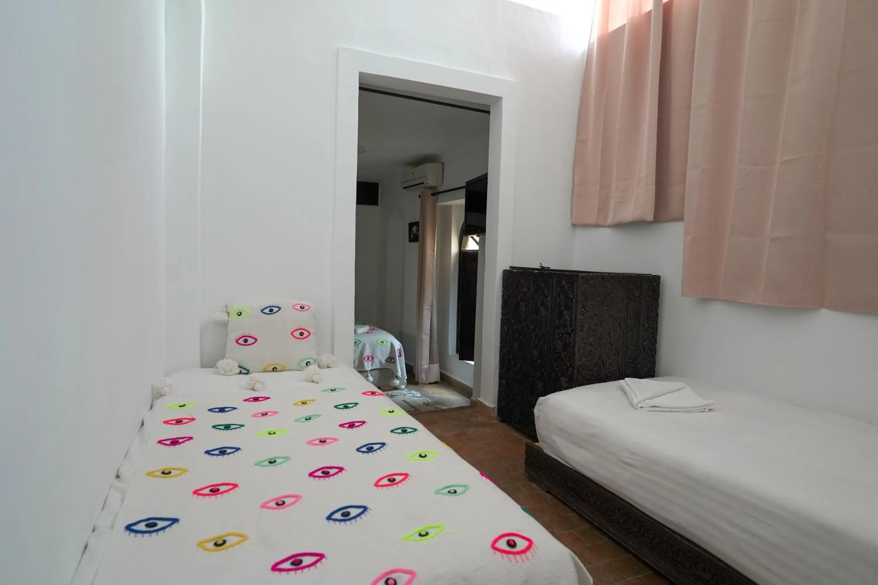 Bed in Riad Alma Mouassine