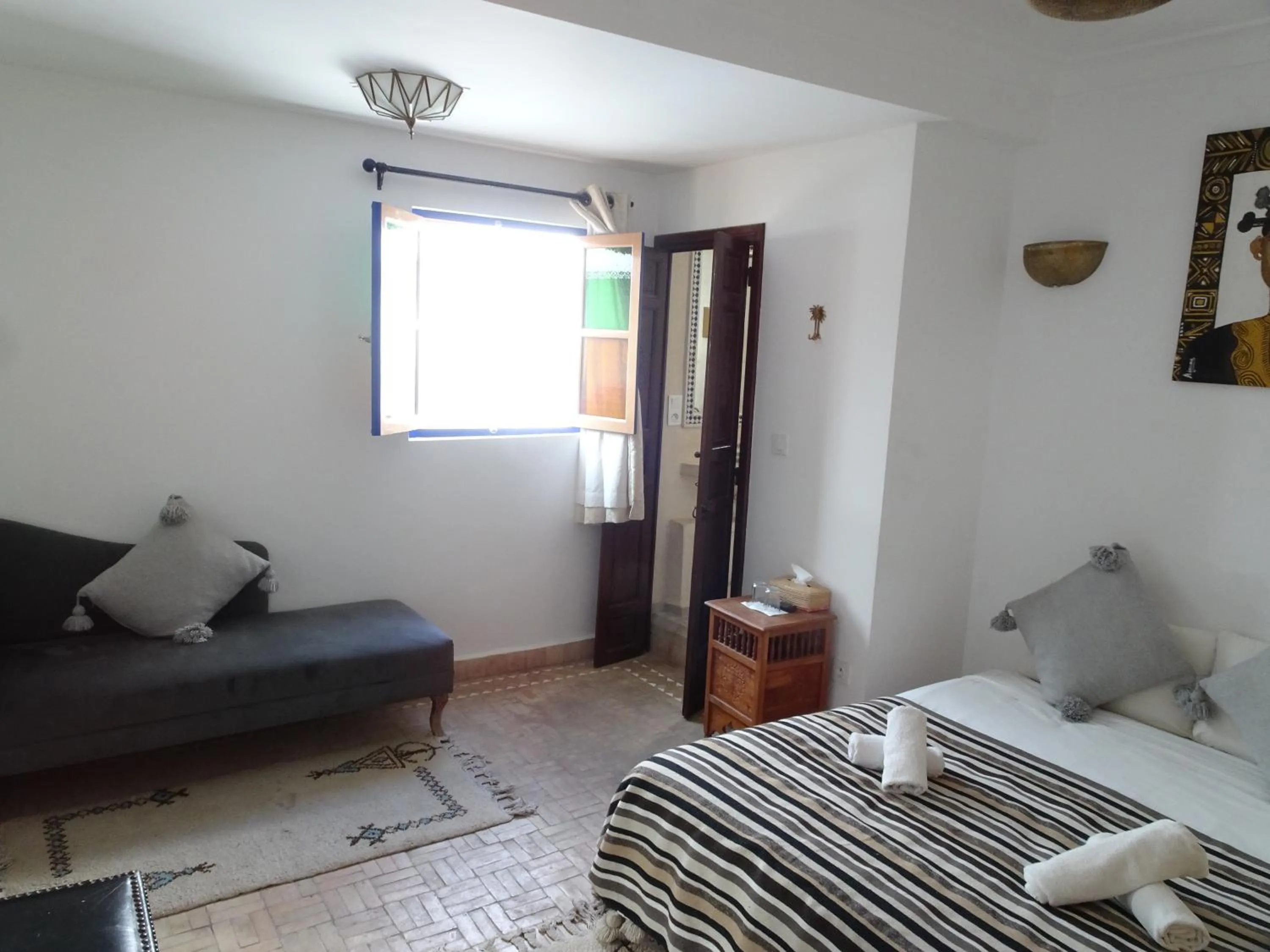 Bed in Riad Alma Mouassine