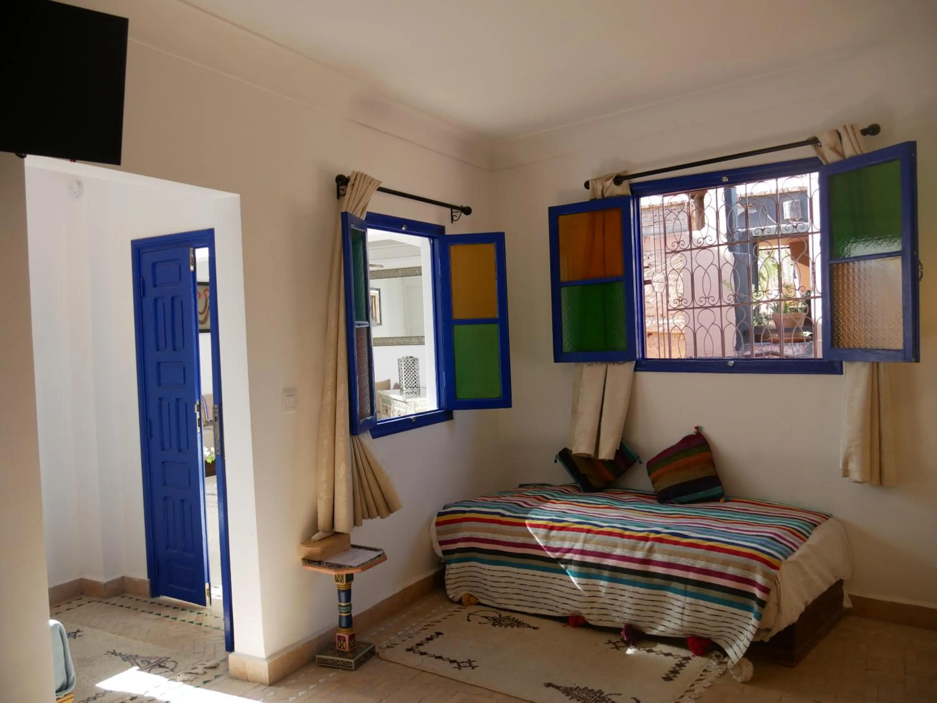 Bed in Riad Alma Mouassine