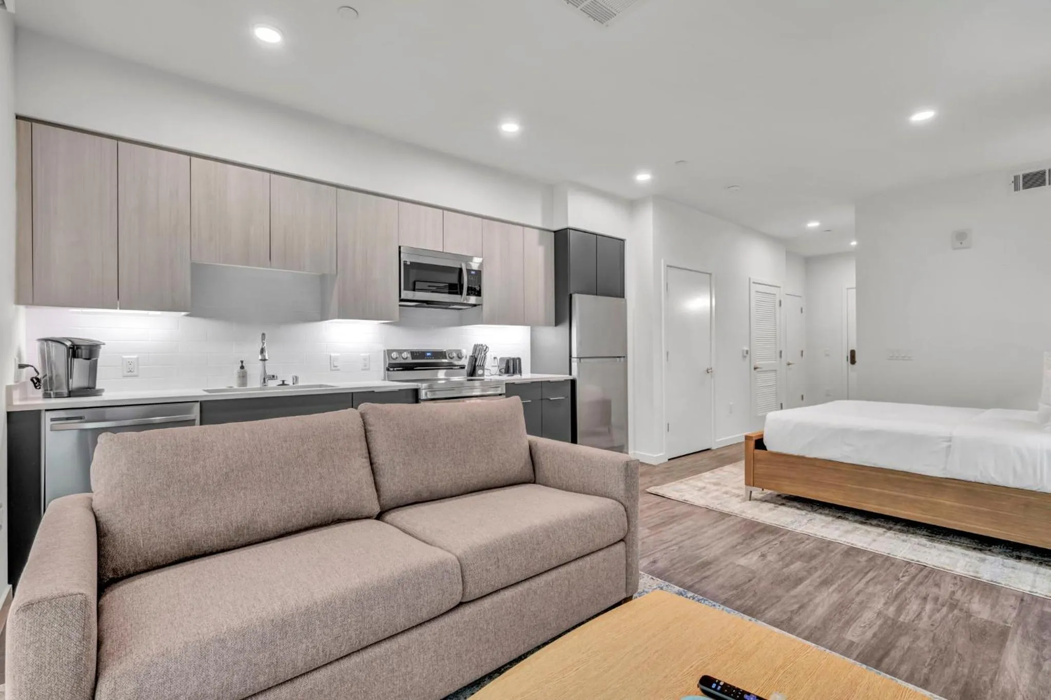 Living room, Bed in Placemakr Reno