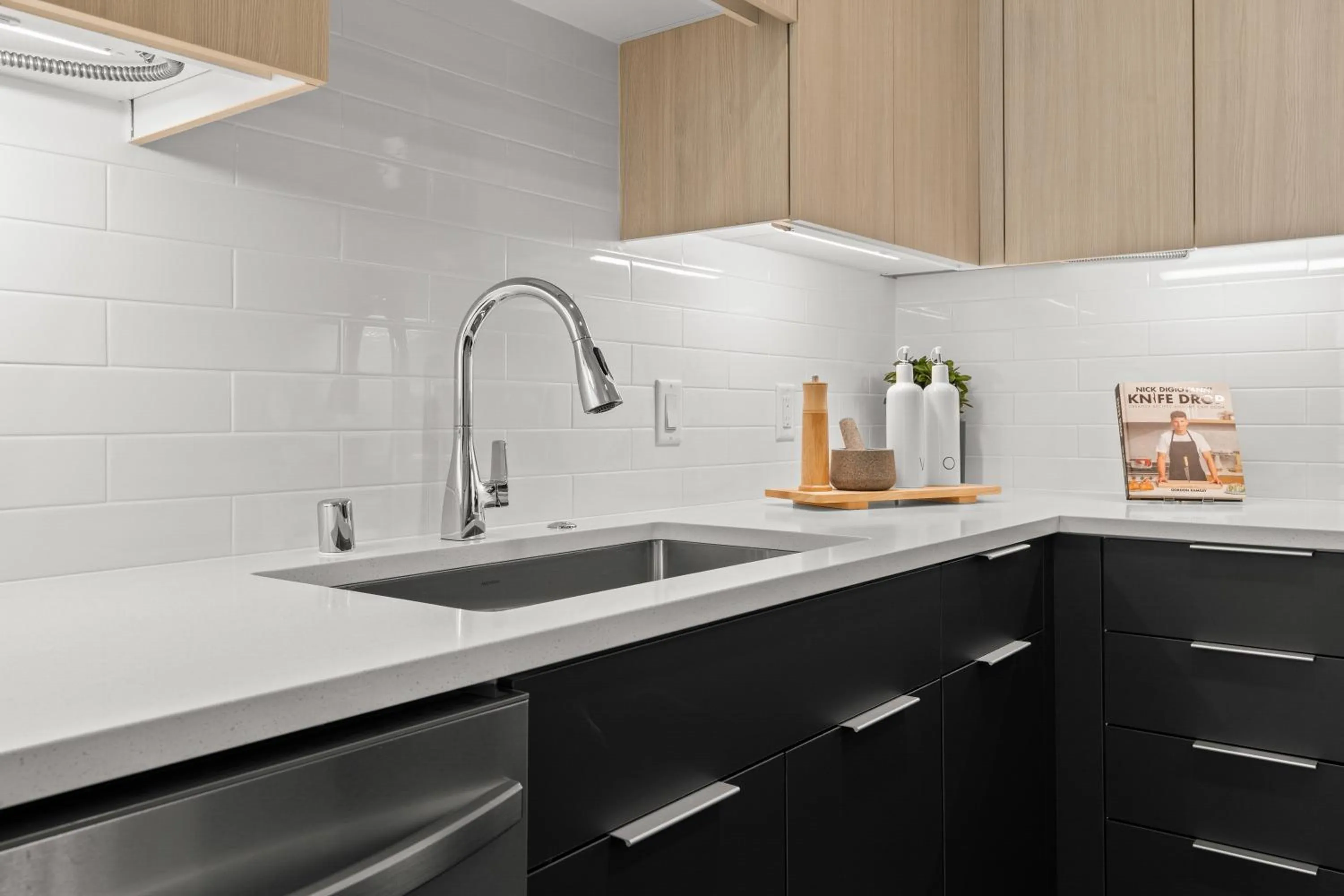 kitchen in Placemakr Reno