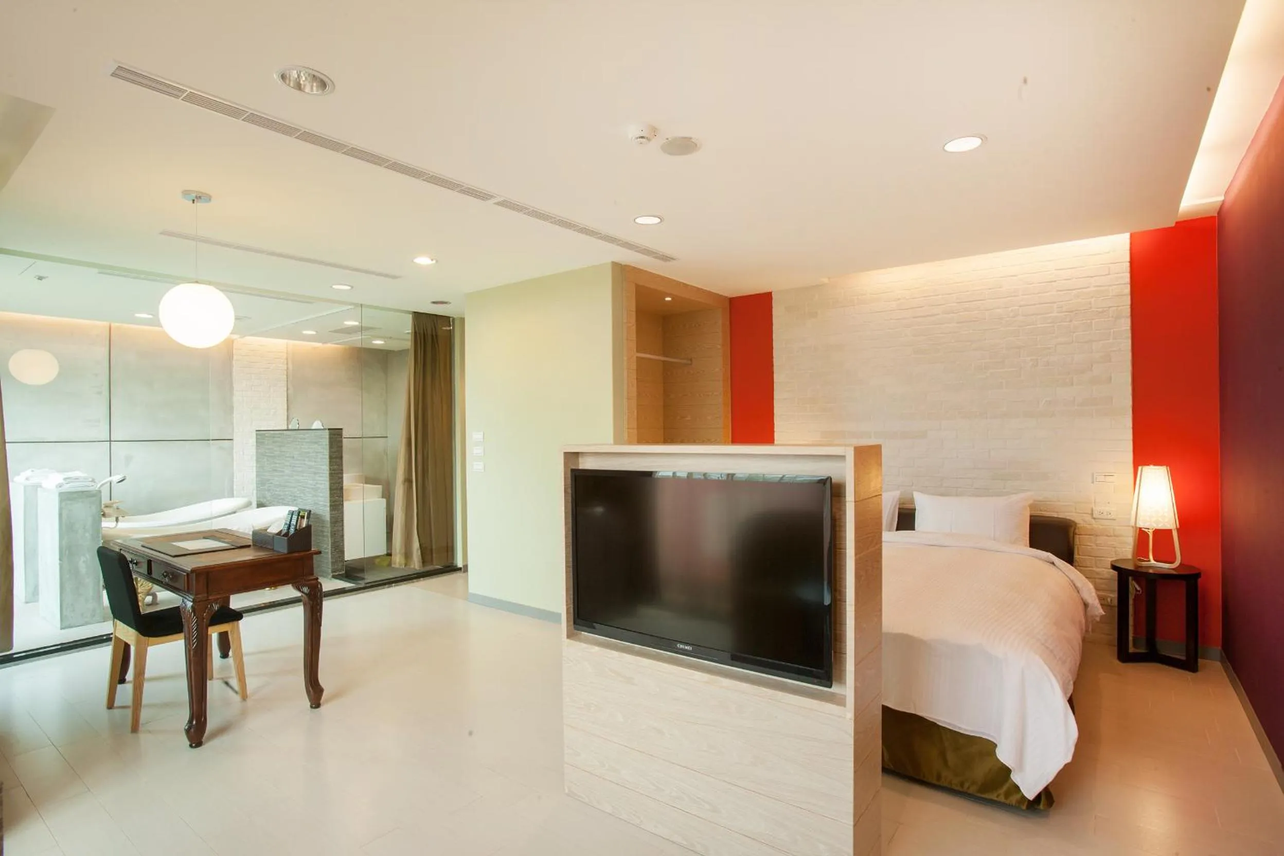 Living room, Bed in 823 Tourist Hotel