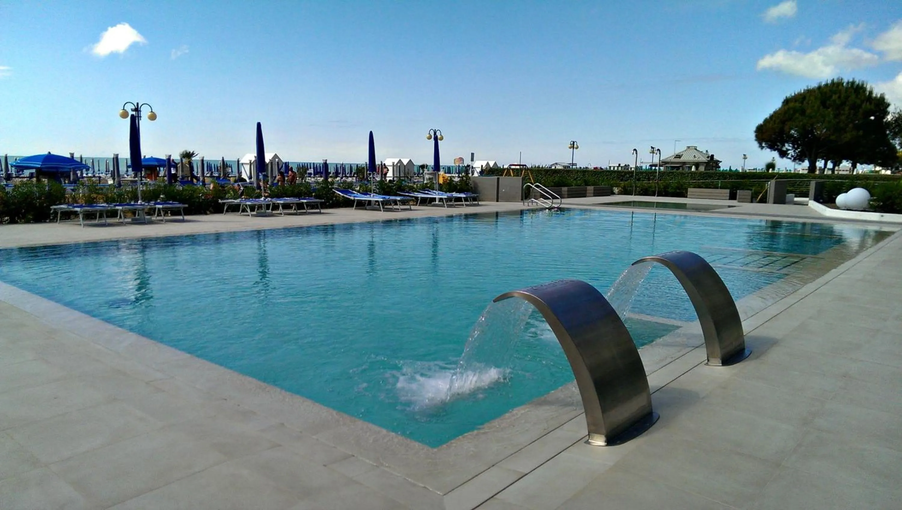 Pool view in Hotel Orient & Pacific