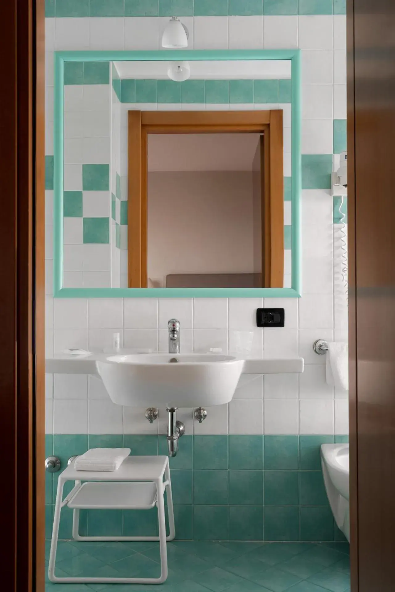 Double or Twin Room with Partial Sea View in Hotel Orient & Pacific Double or Twin Room with Partial Sea View in Hotel Orient & Pacific