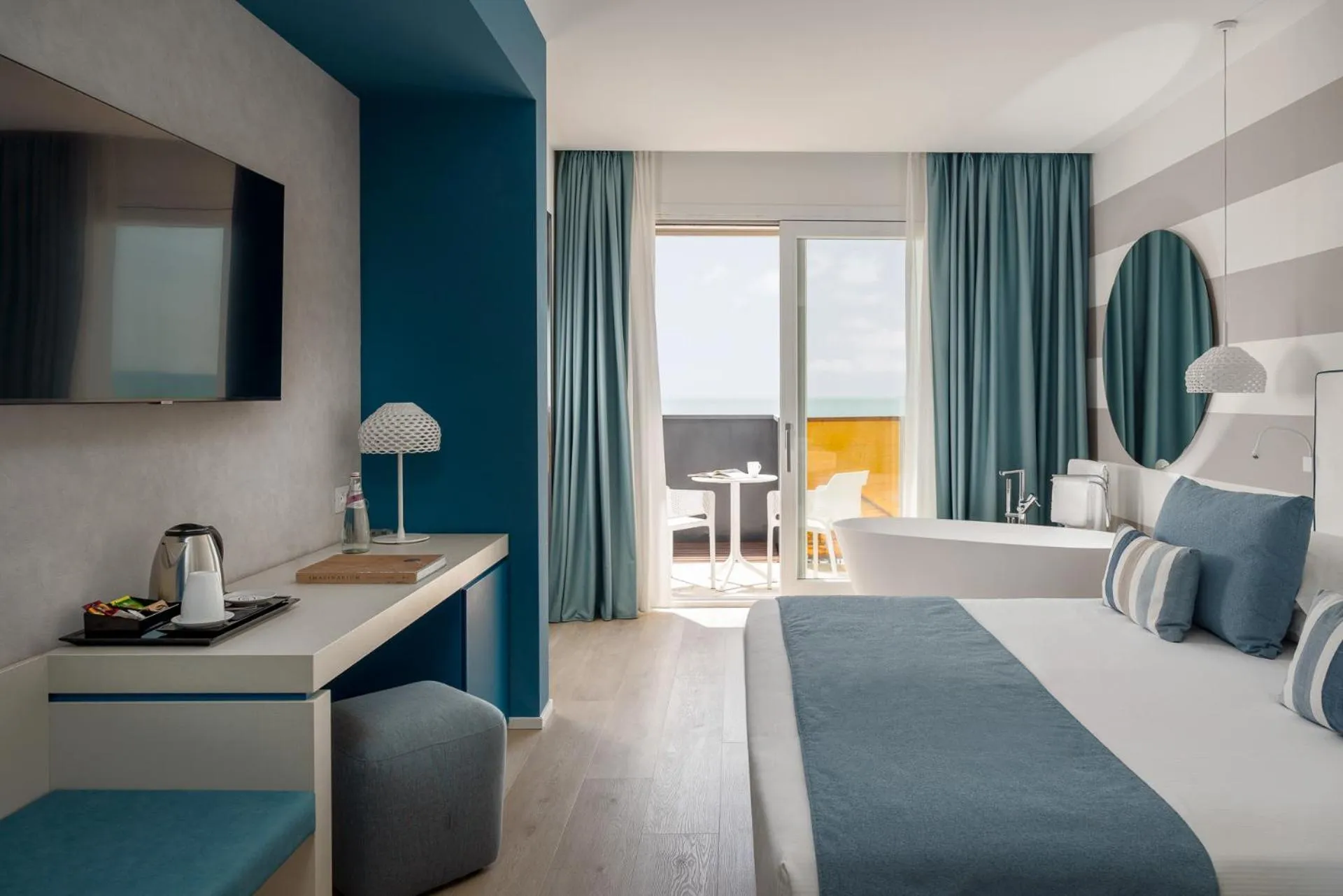 View (from property/room), Bed in Hotel Orient & Pacific