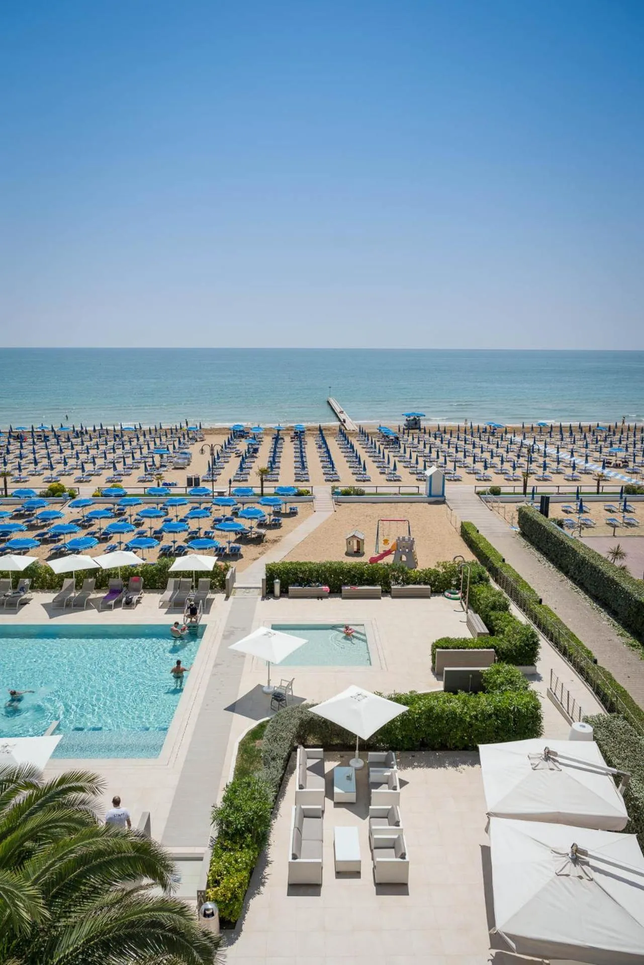 Pool view in Hotel Orient & Pacific