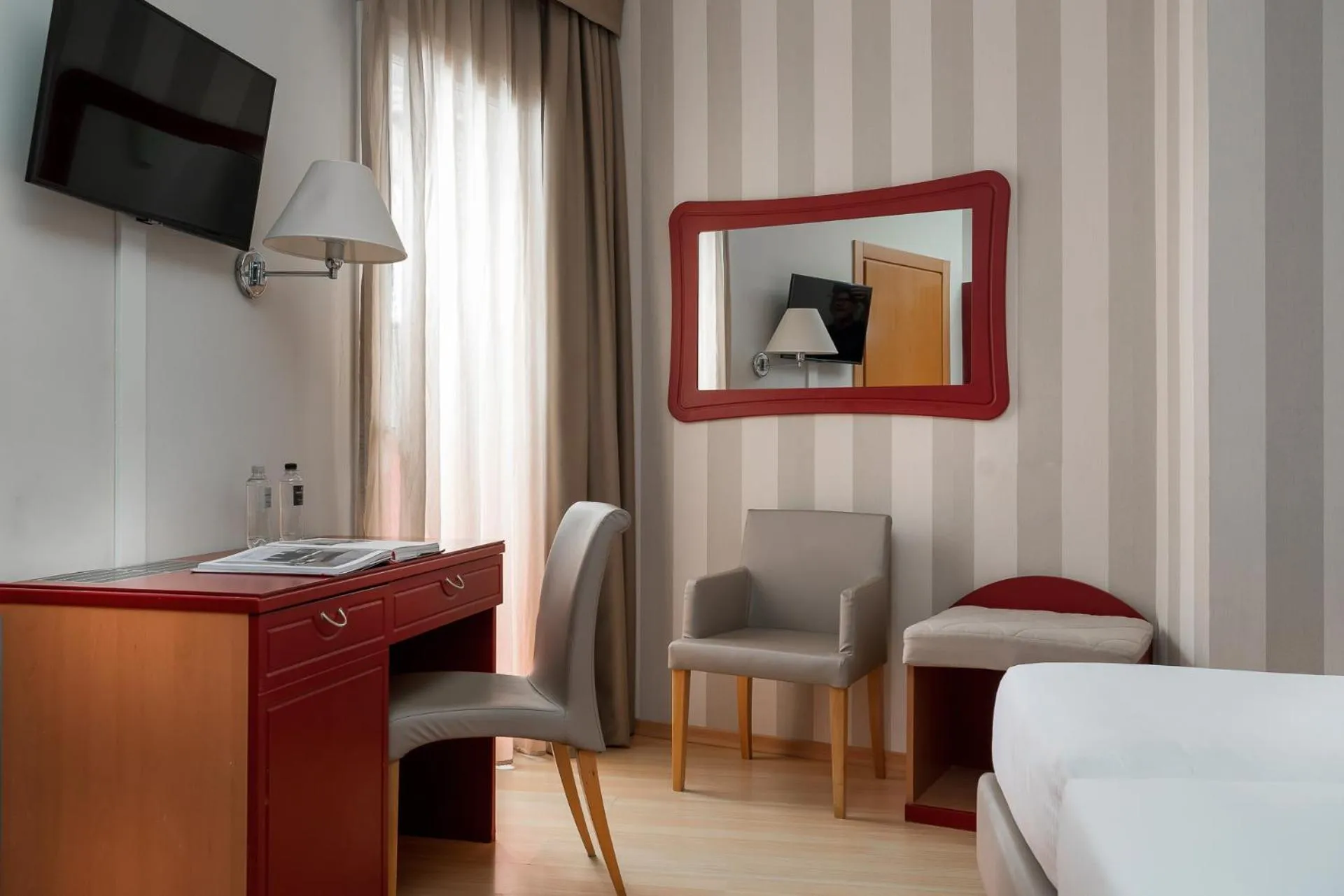 Bedroom, Bed in Hotel Orient & Pacific