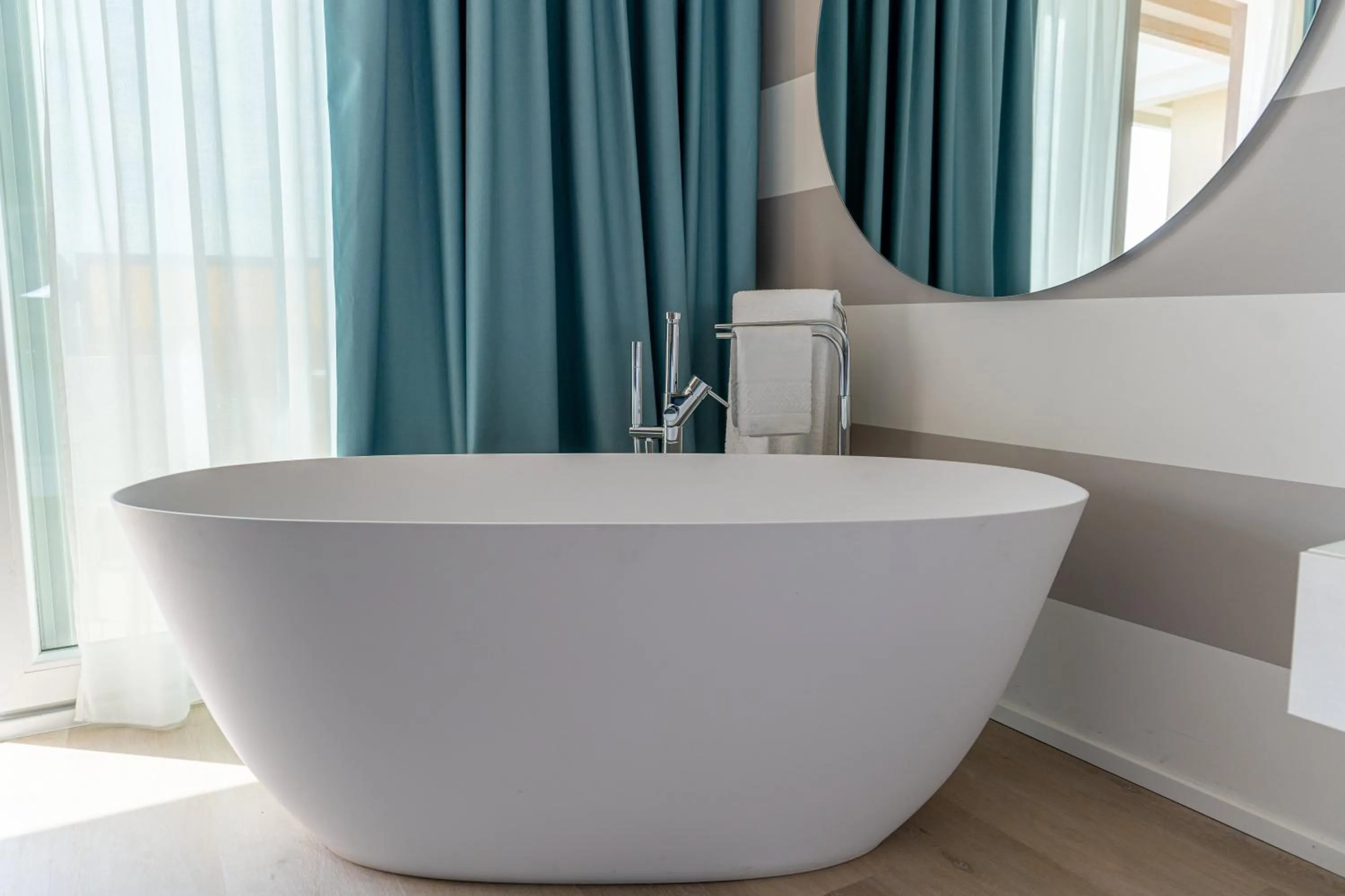 Bath in Hotel Orient & Pacific