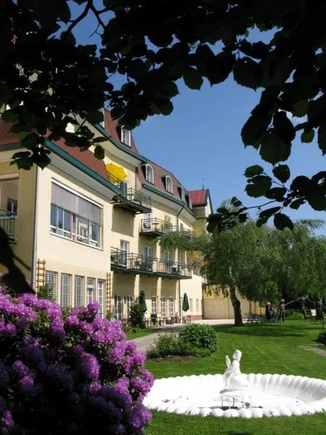 Property building in Kurhaus Dr. Petershofer