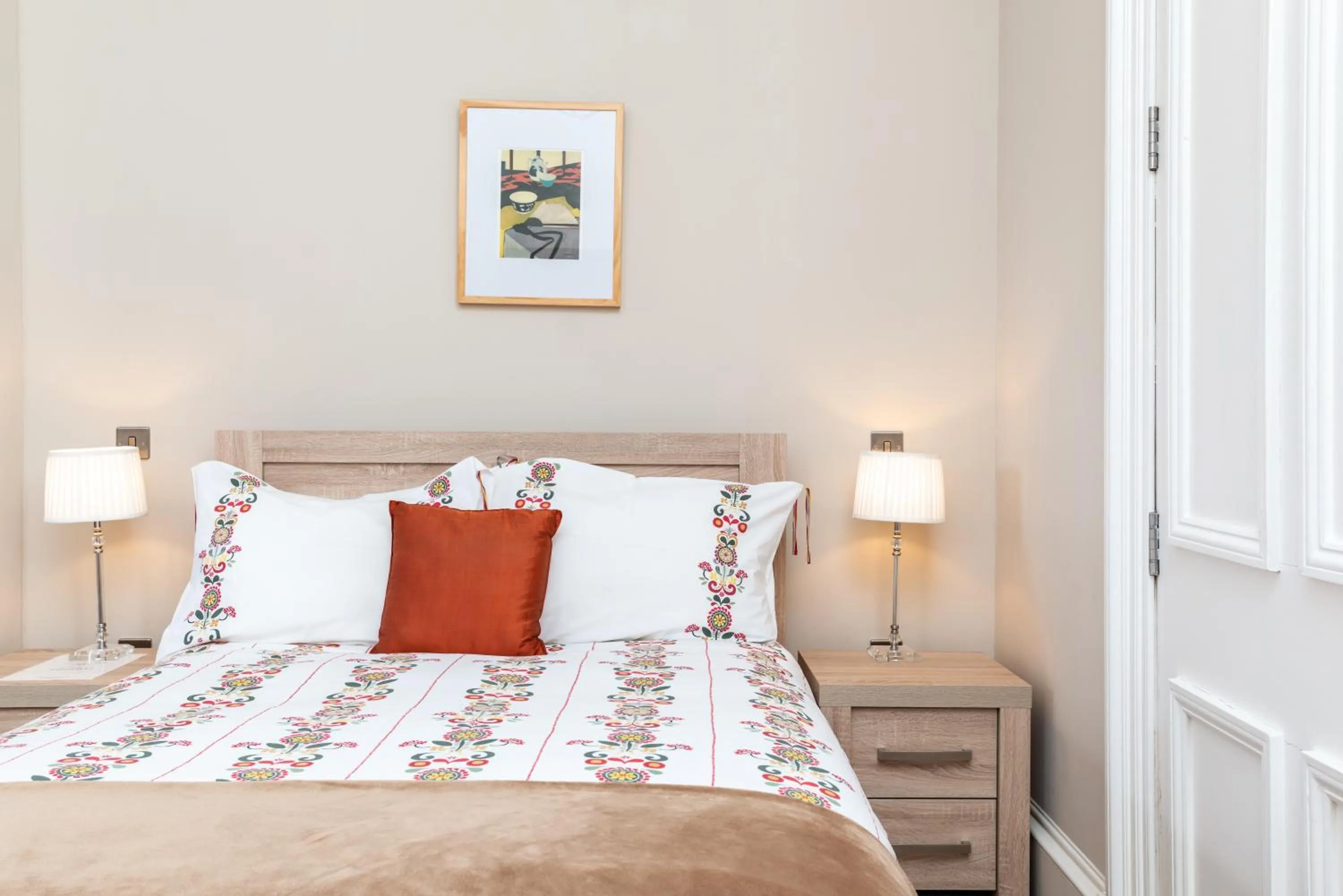 Photo of the whole room, Bed in Haymarket Apartments