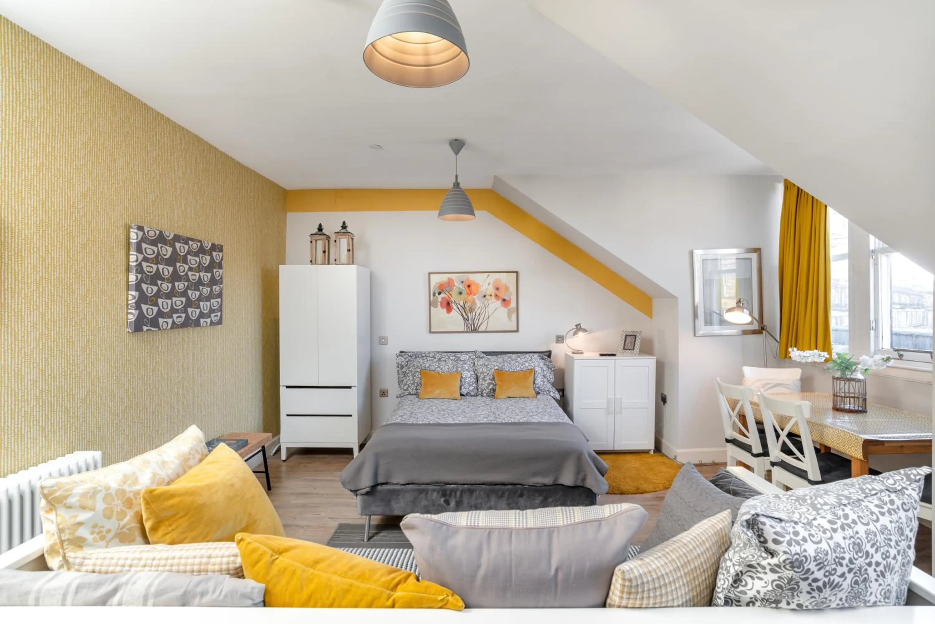 Living room, Bed in Haymarket Apartments