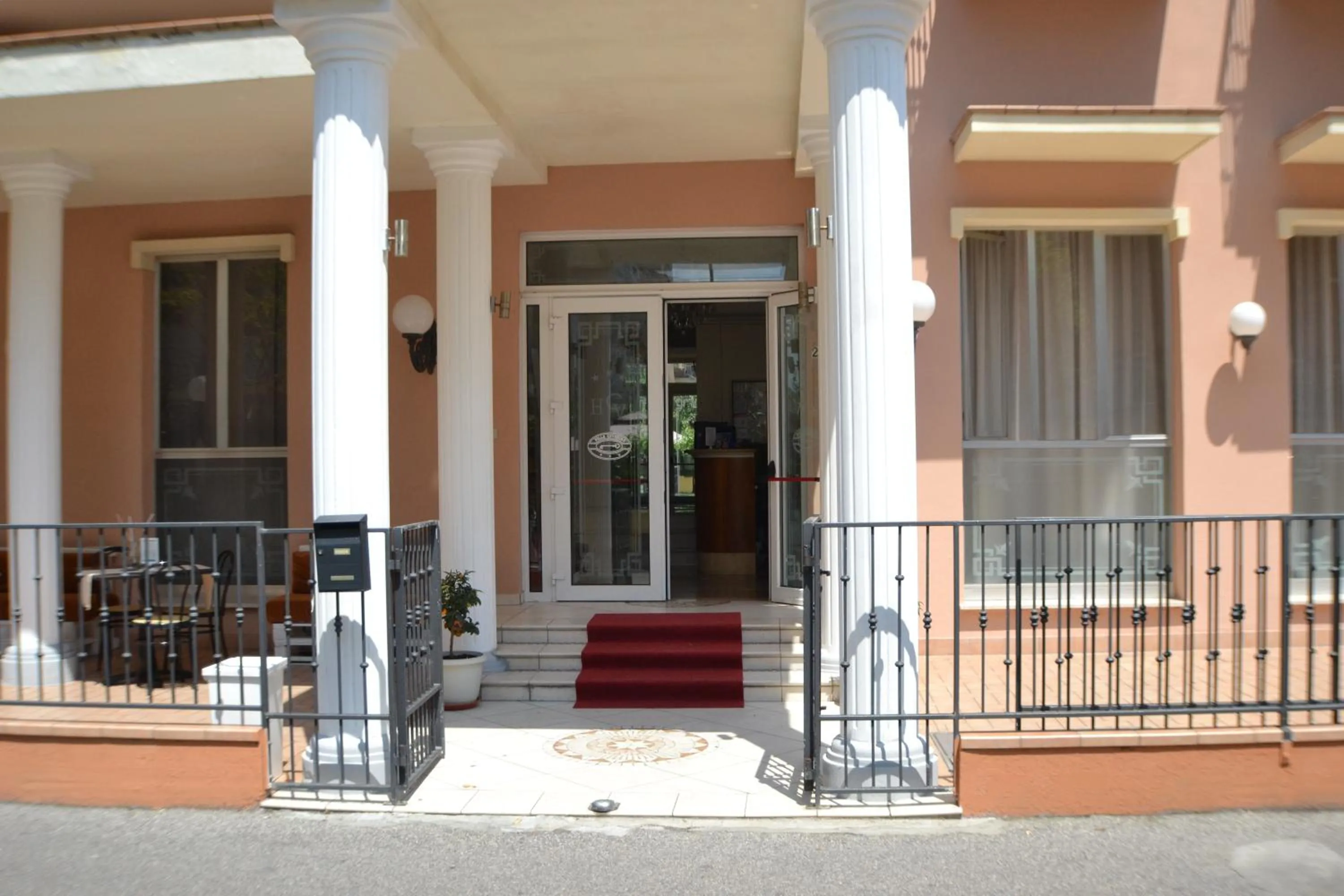 Facade/entrance in Hotel Villa Caterina