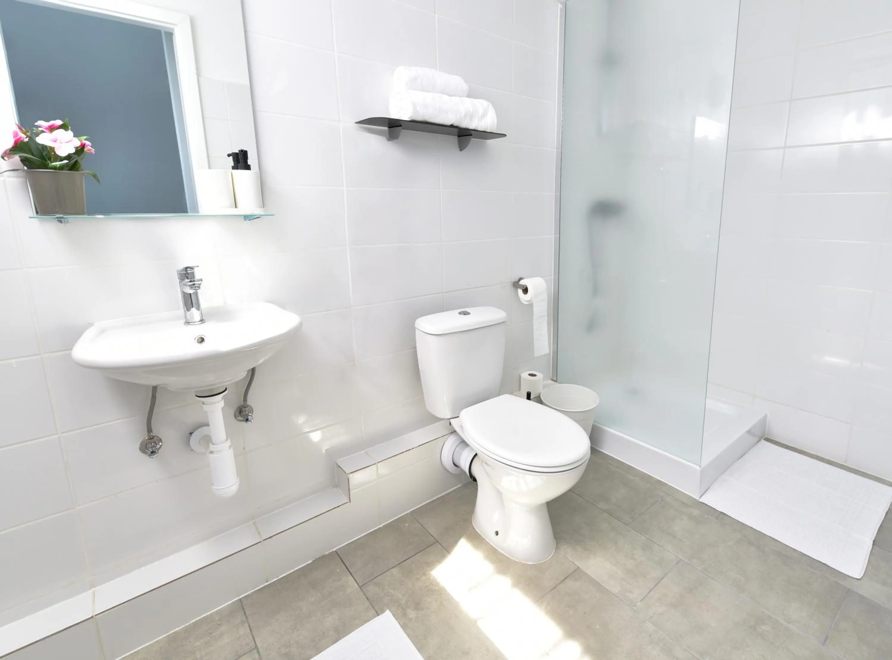 Shower in Zama Hotel