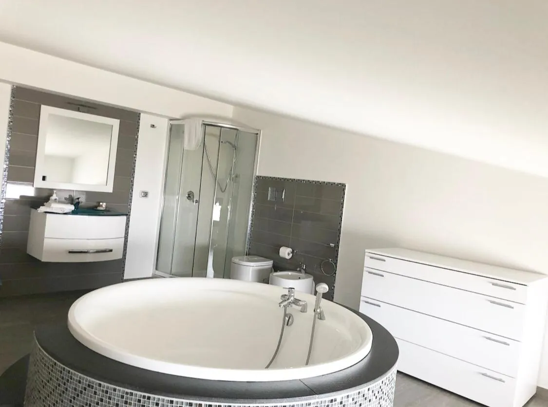 Shower, Bed in Pietra Bianca Rooms