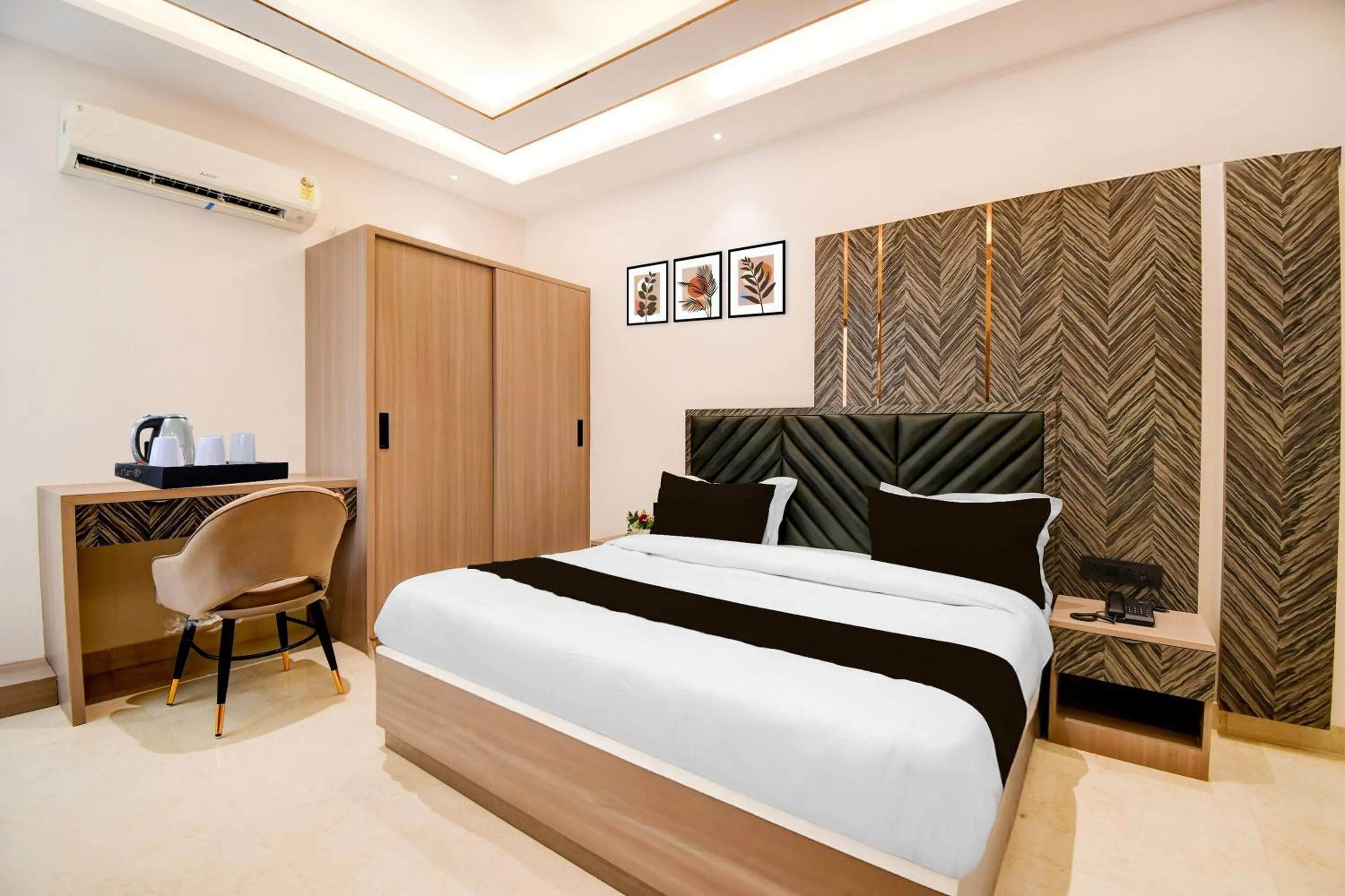 Standard Double Room - single occupancy in Super Townhouse Oak Ratanpur Panki
