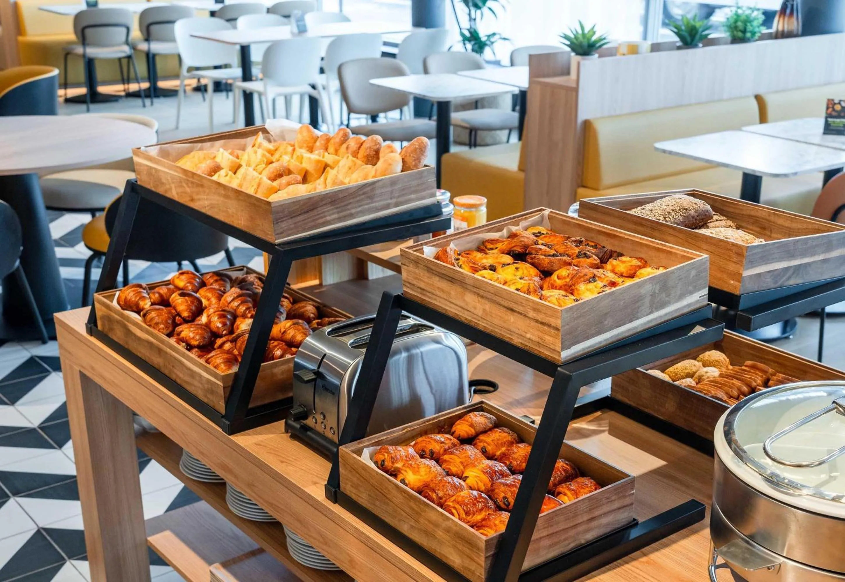 Restaurant/places to eat in B&B HOTEL Paris Italie Porte de Choisy