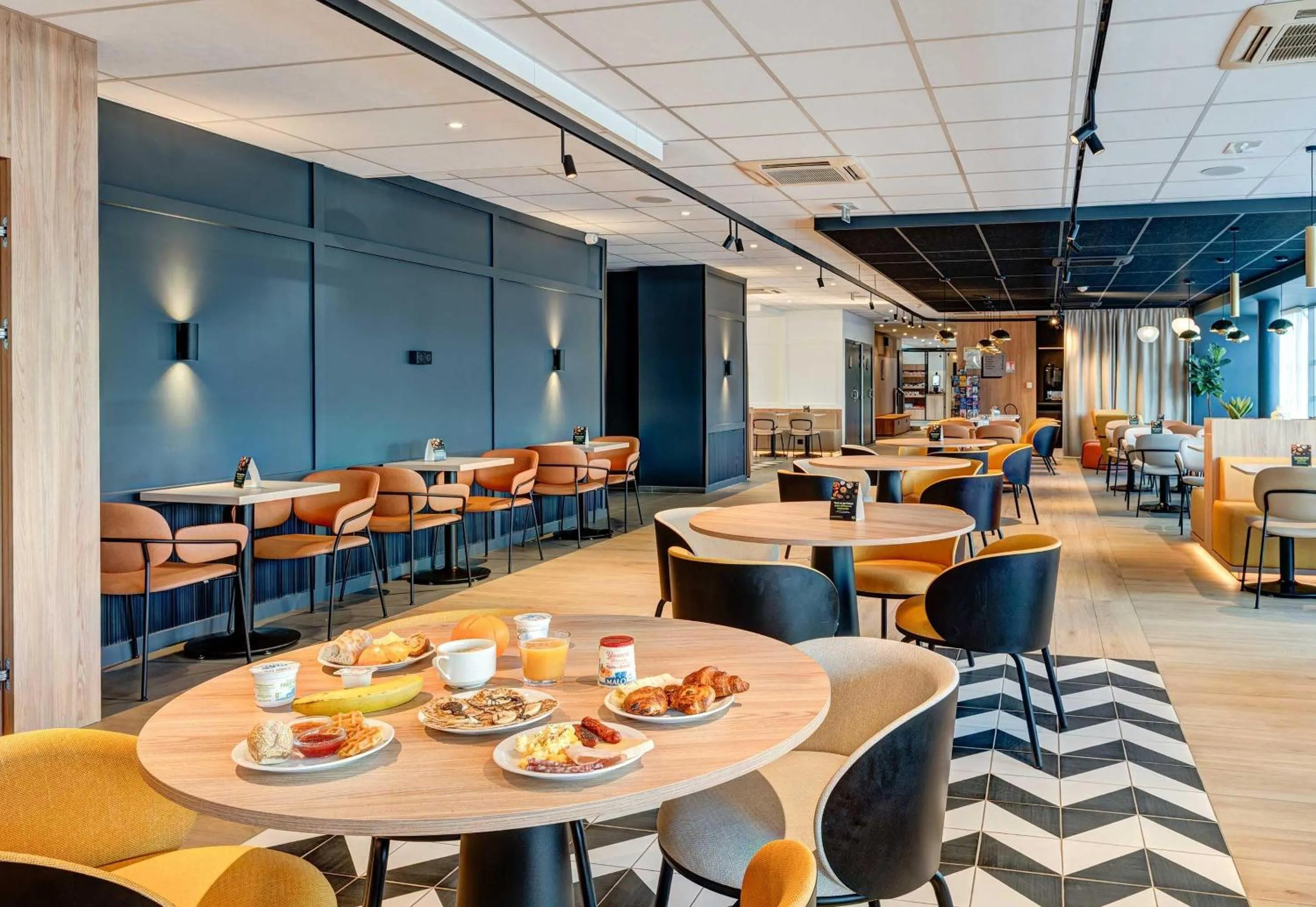 Restaurant/places to eat in B&B HOTEL Paris Italie Porte de Choisy