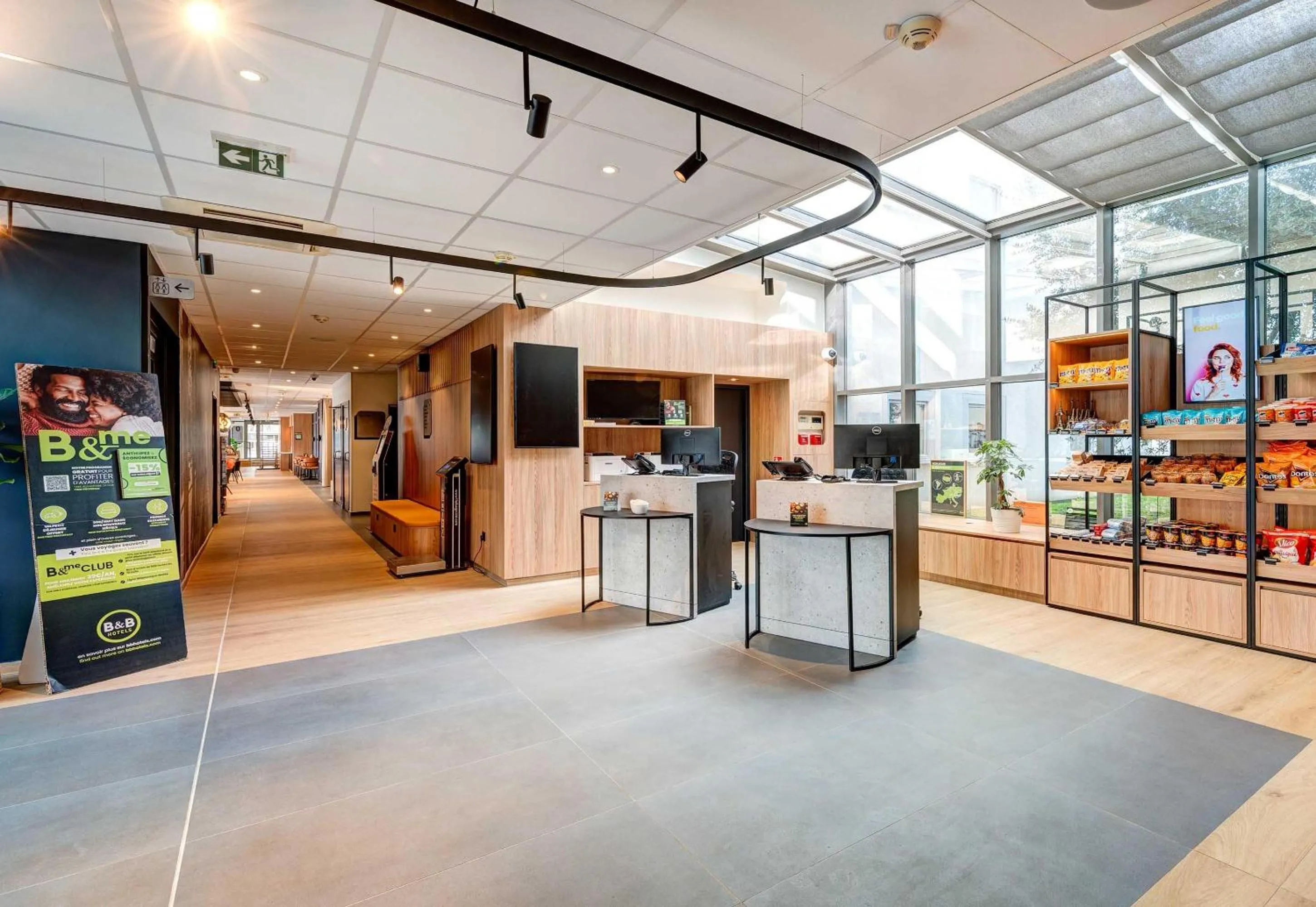 Lobby or reception in B&B HOTEL Paris Italie Porte de Choisy