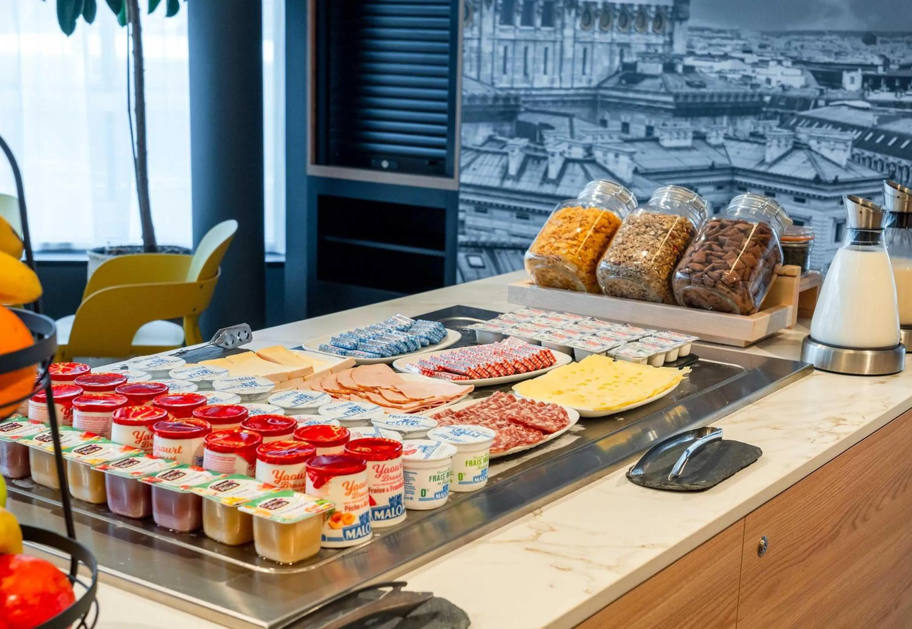 Restaurant/places to eat in B&B HOTEL Paris Italie Porte de Choisy