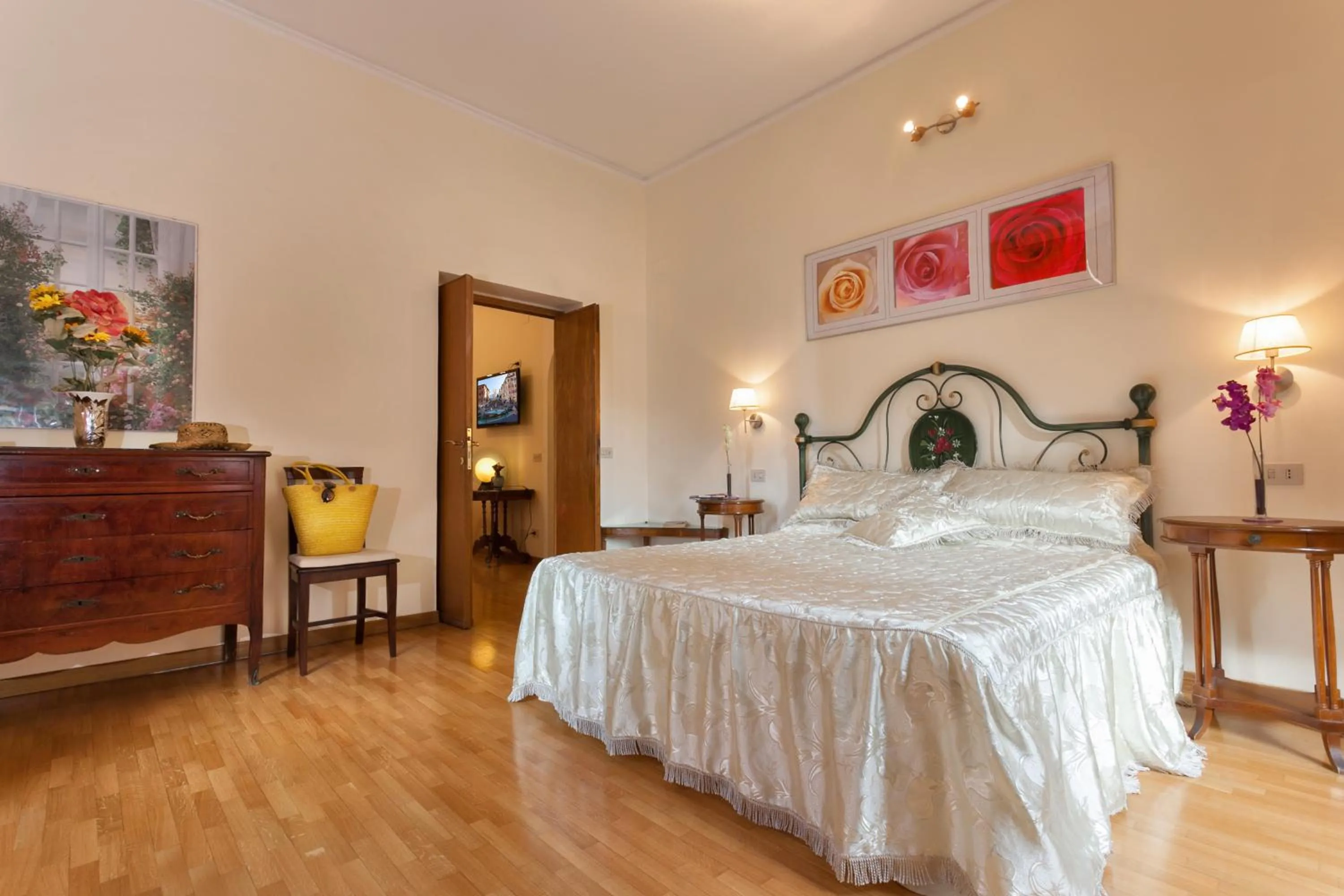 Photo of the whole room in Prati Vatican Apartment