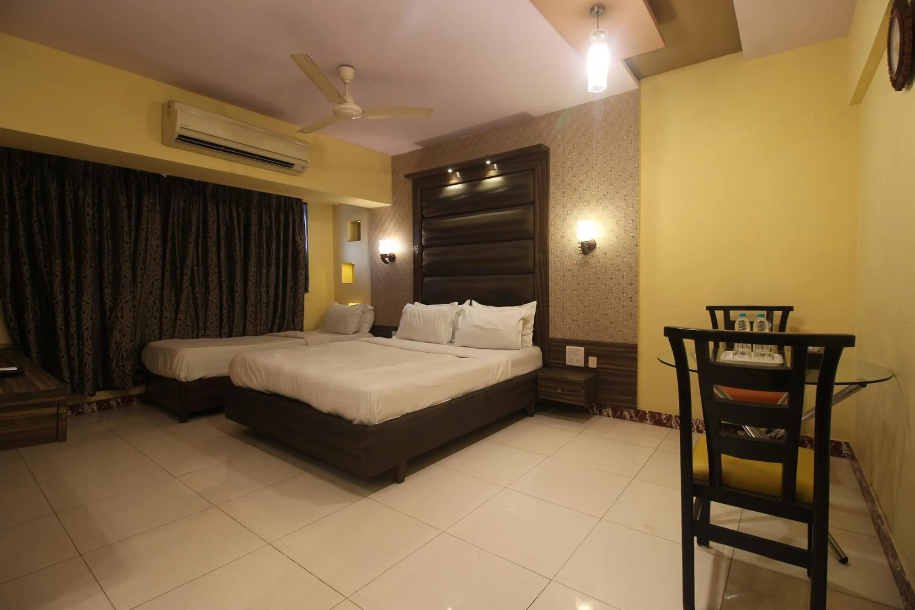 Bedroom in Redwings Castle Hotel