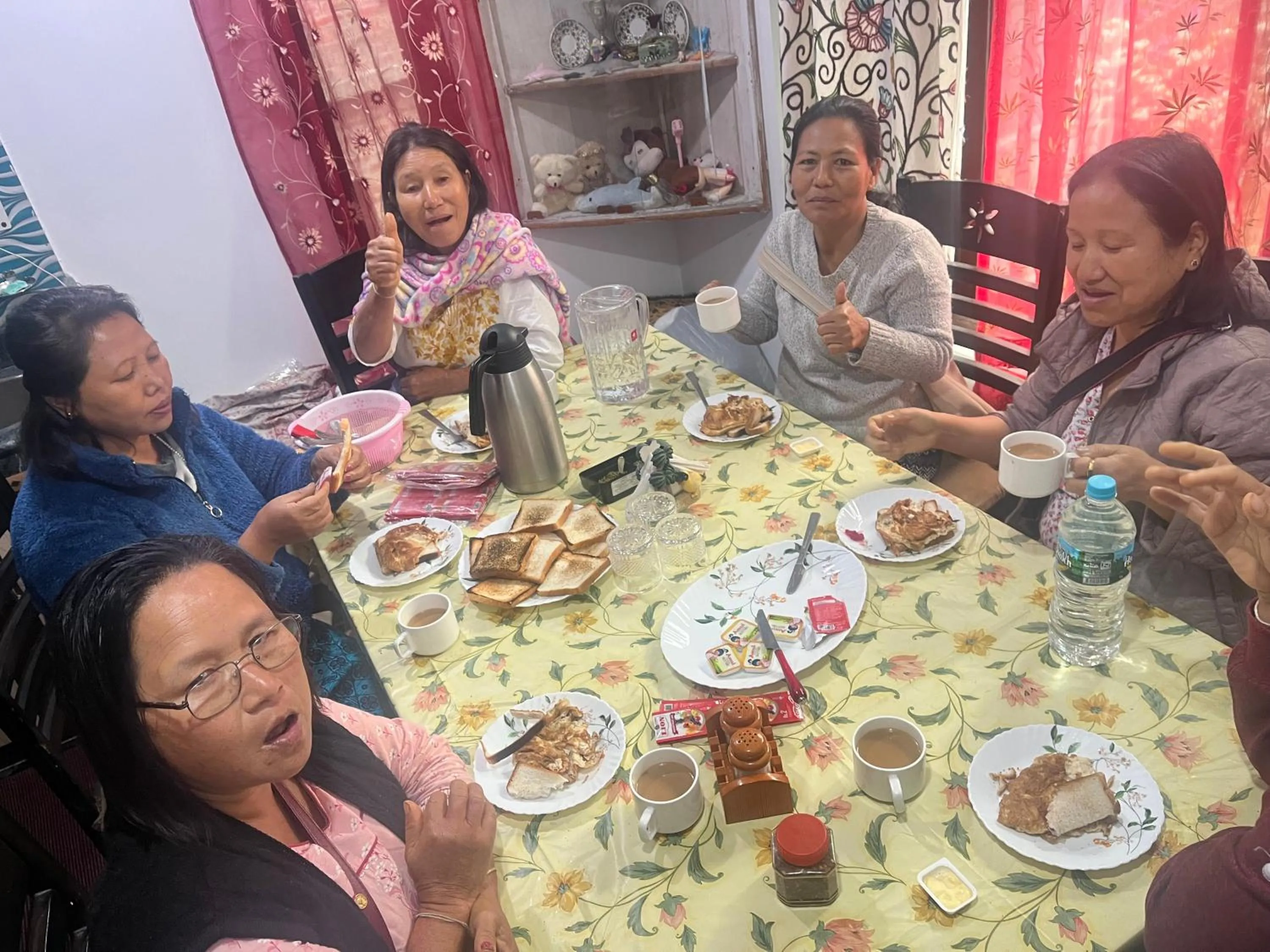 Food and drinks in Al Mubeen home stay