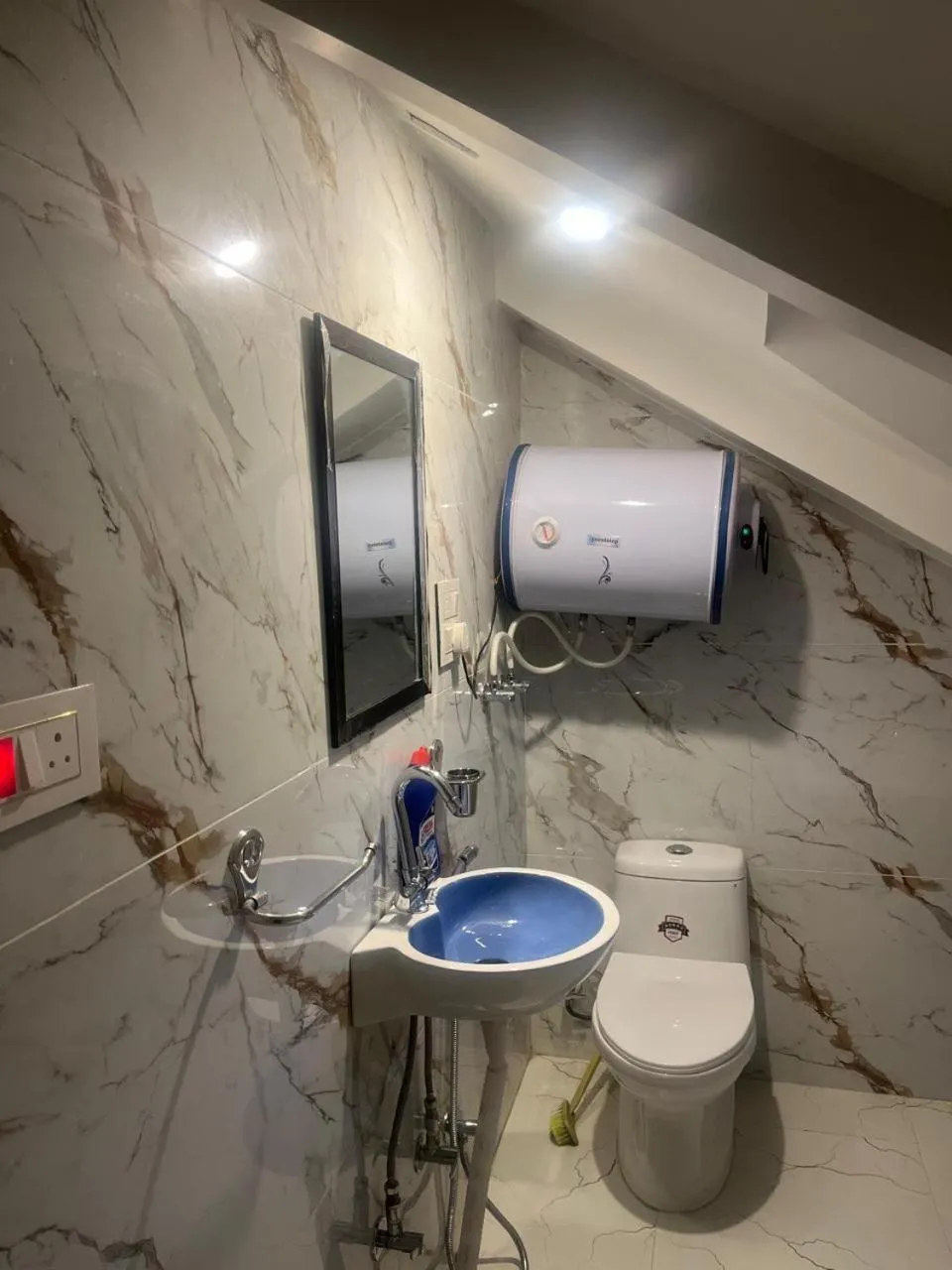 Toilet in Al Mubeen home stay