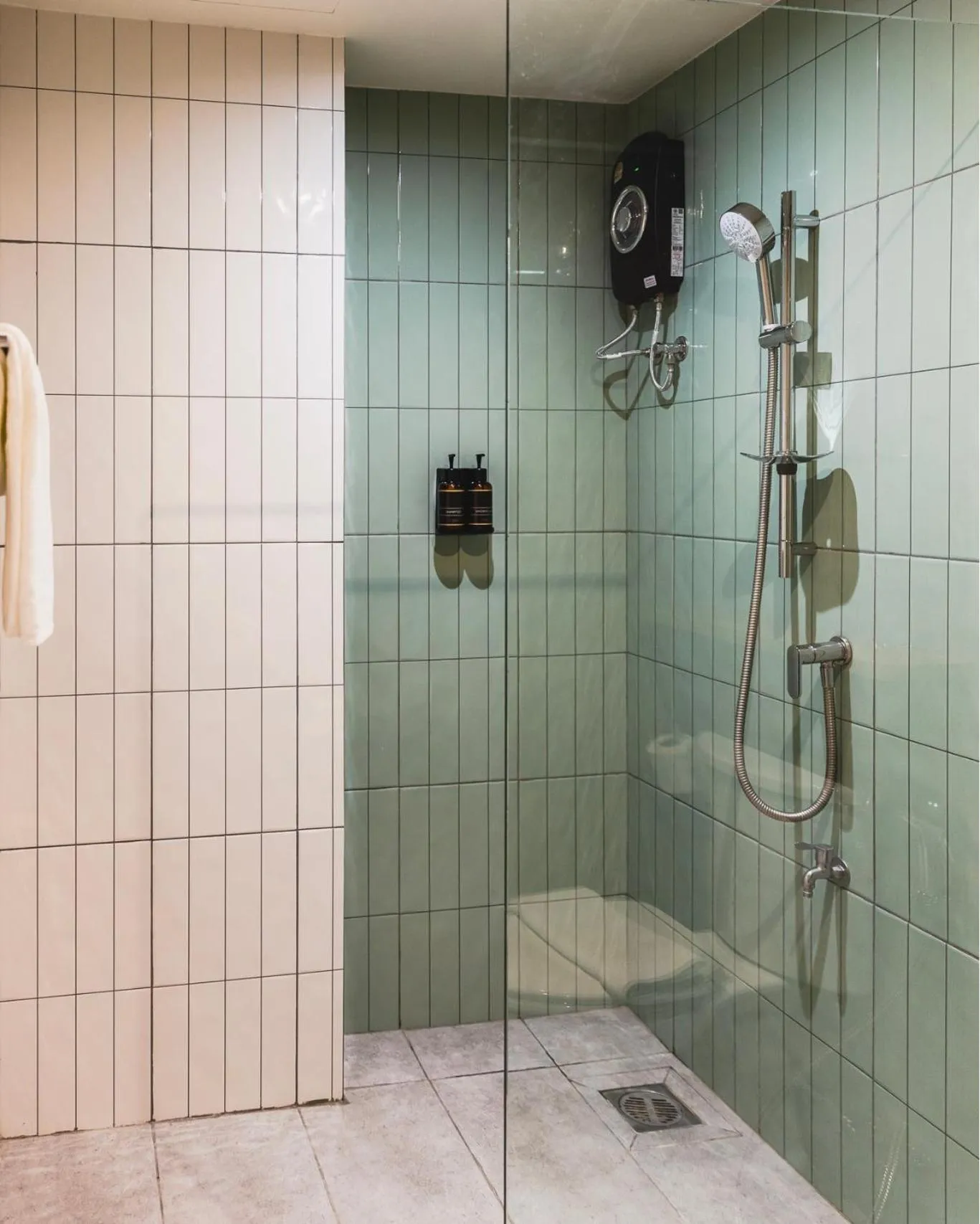 Shower in G9 HOTEL Kanchanaburi