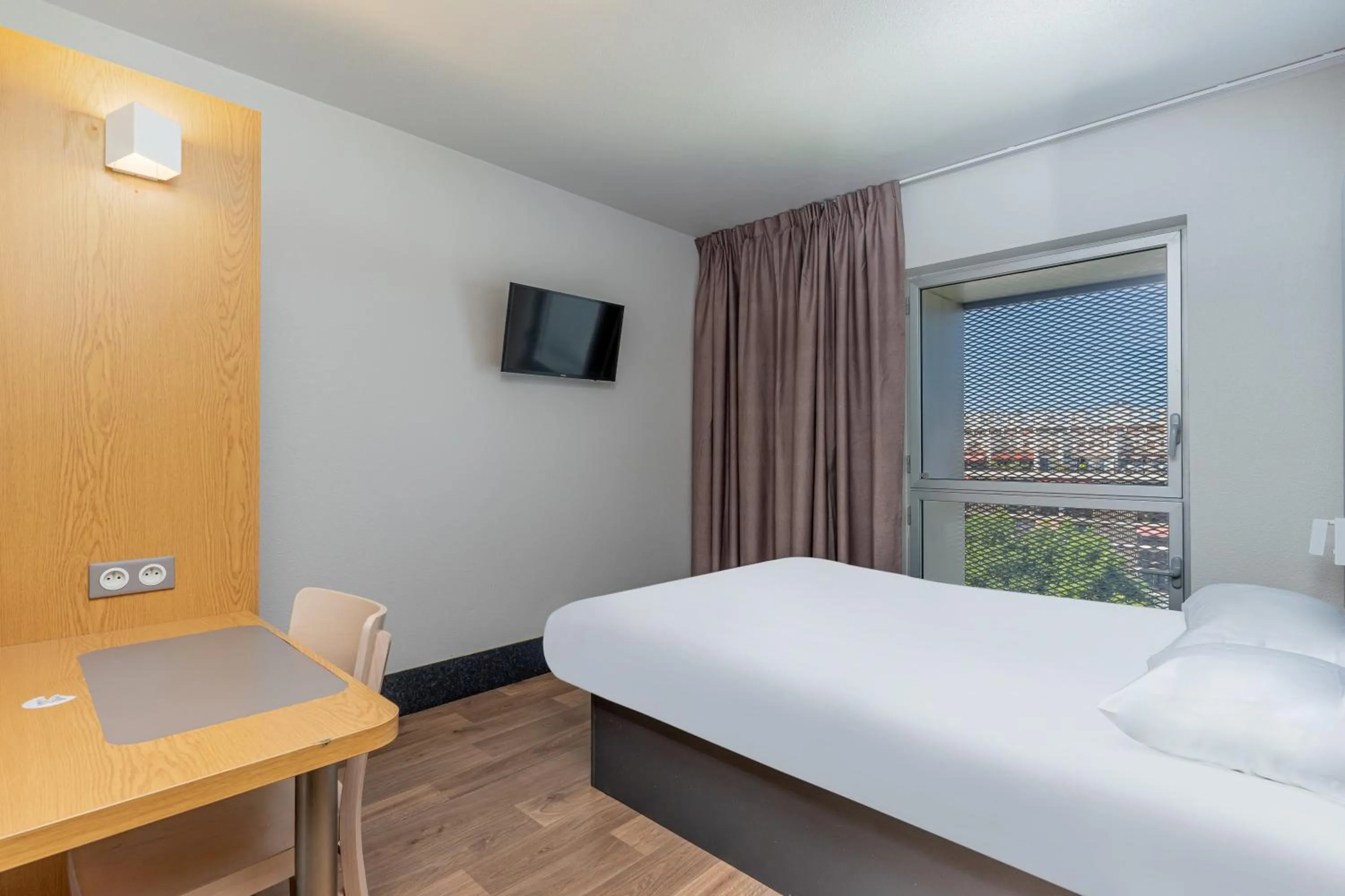 Bedroom, Bed in B&B HOTEL Marseille Euromed