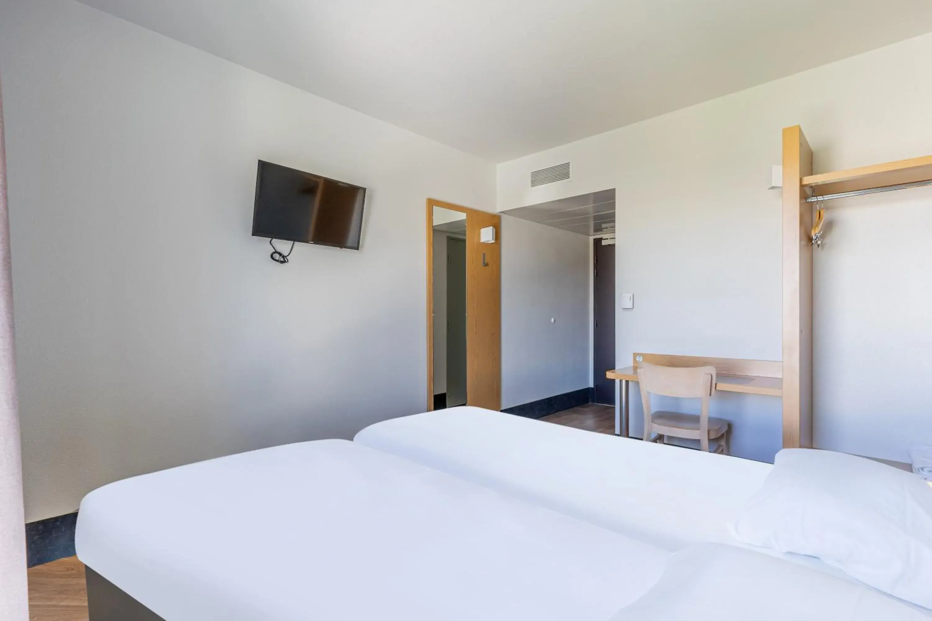 Photo of the whole room, Bed in B&B HOTEL Marseille Euromed Photo of the whole room, Bed in B&B HOTEL Marseille Euromed