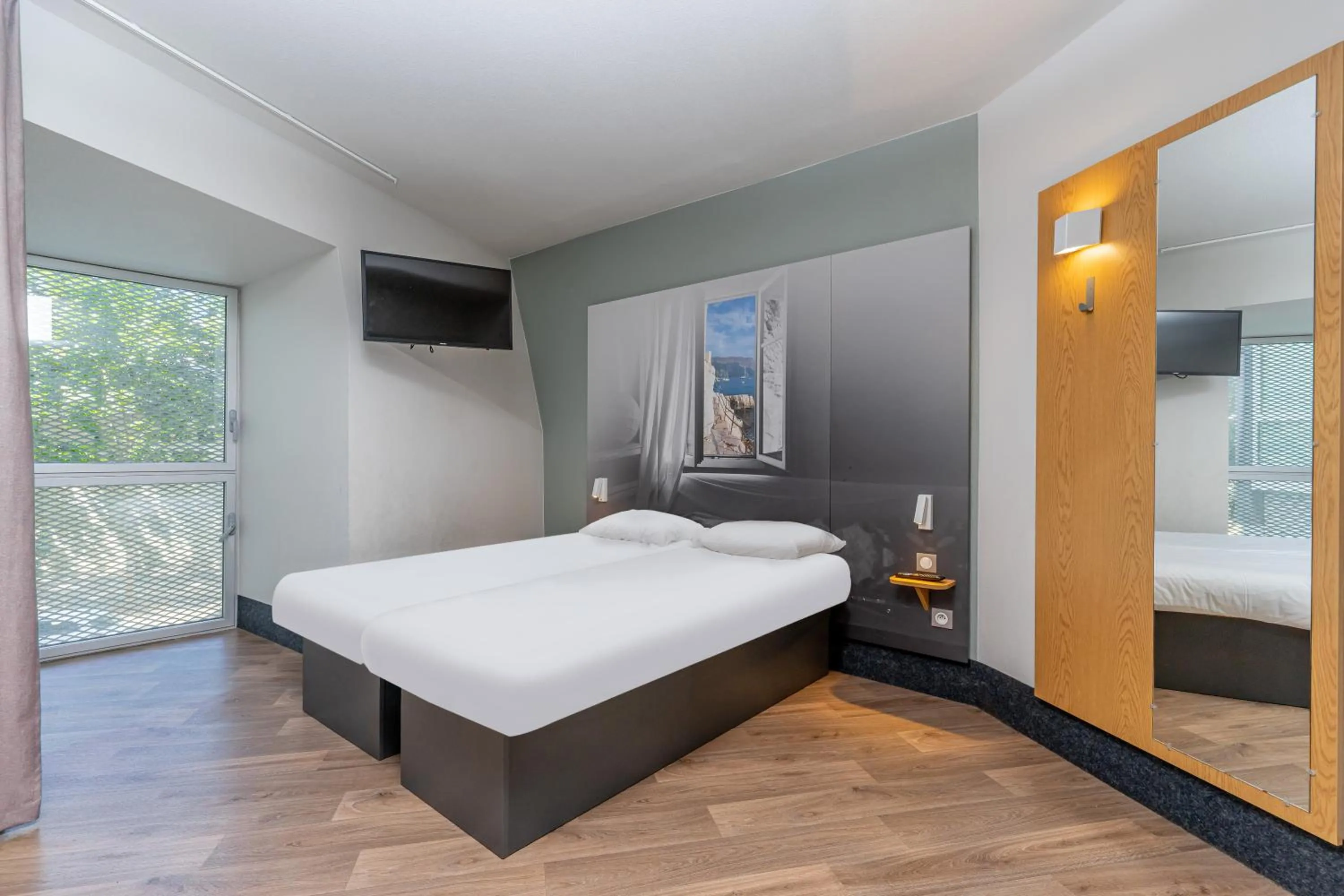 Bedroom, Bed in B&B HOTEL Marseille Euromed