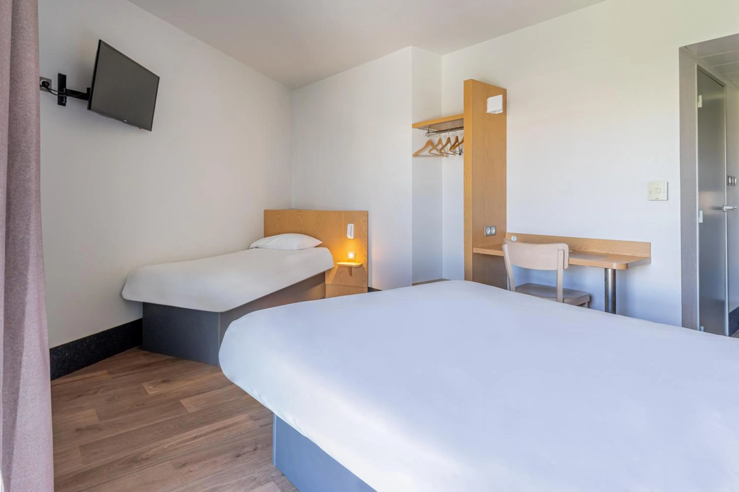 Bedroom, Bed in B&B HOTEL Marseille Euromed