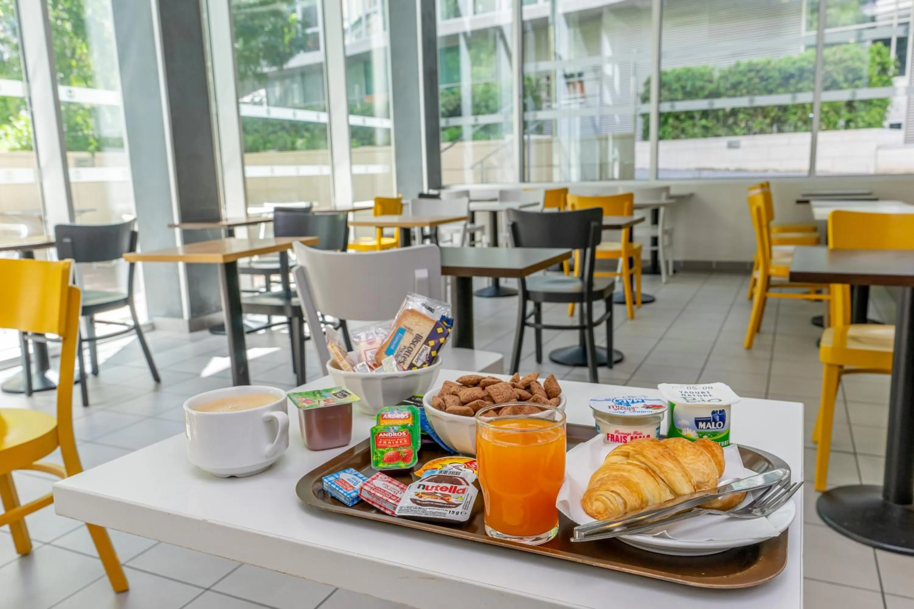 Breakfast in B&B HOTEL Marseille Euromed