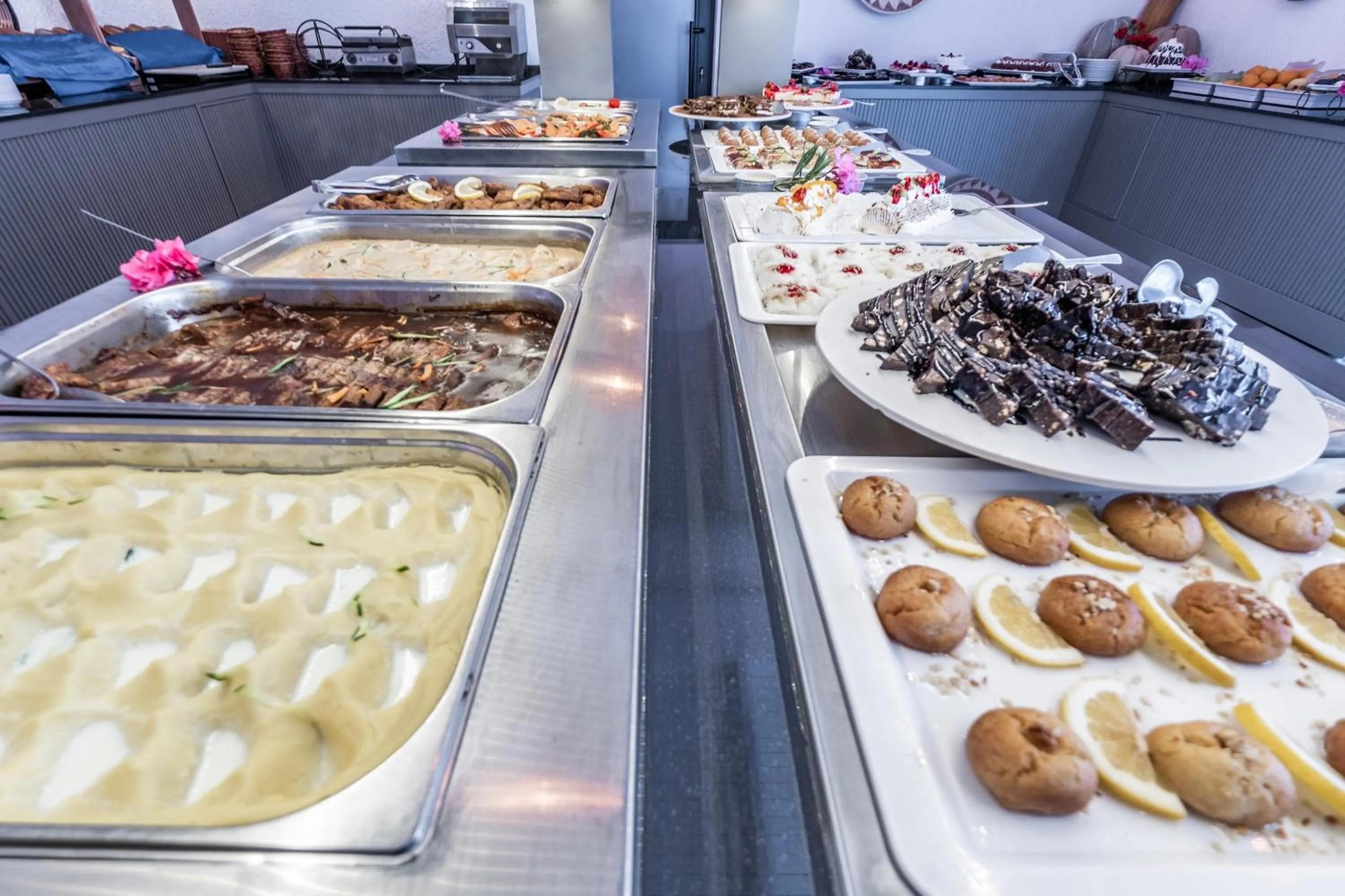 Food in Paloma Family Club