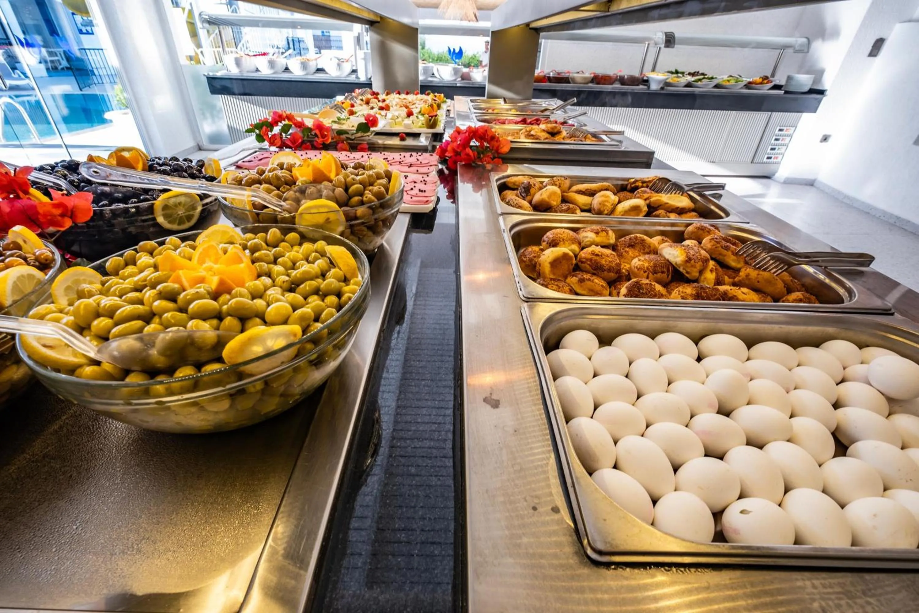 Buffet breakfast in Paloma Family Club