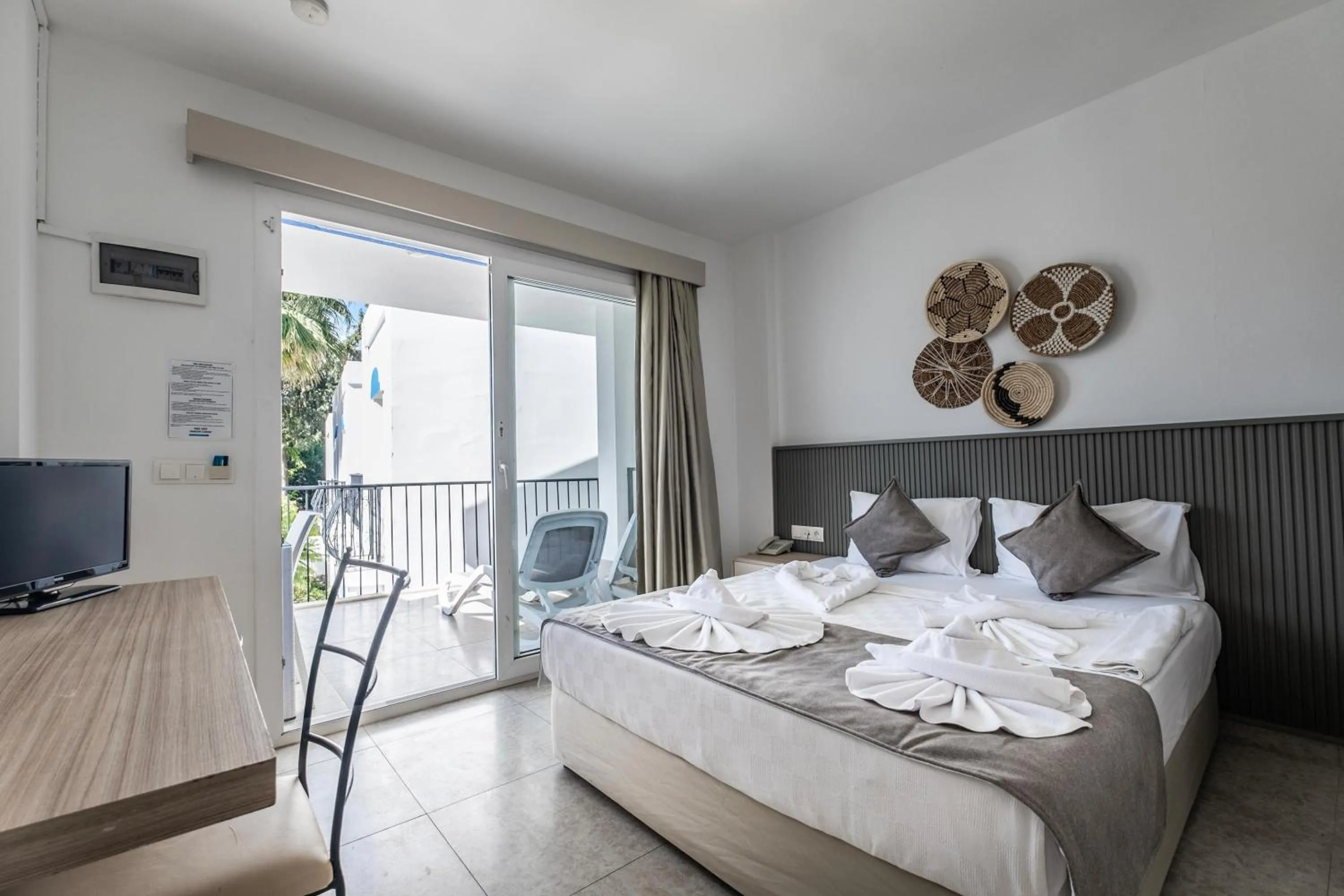 Bedroom, Bed in Paloma Family Club