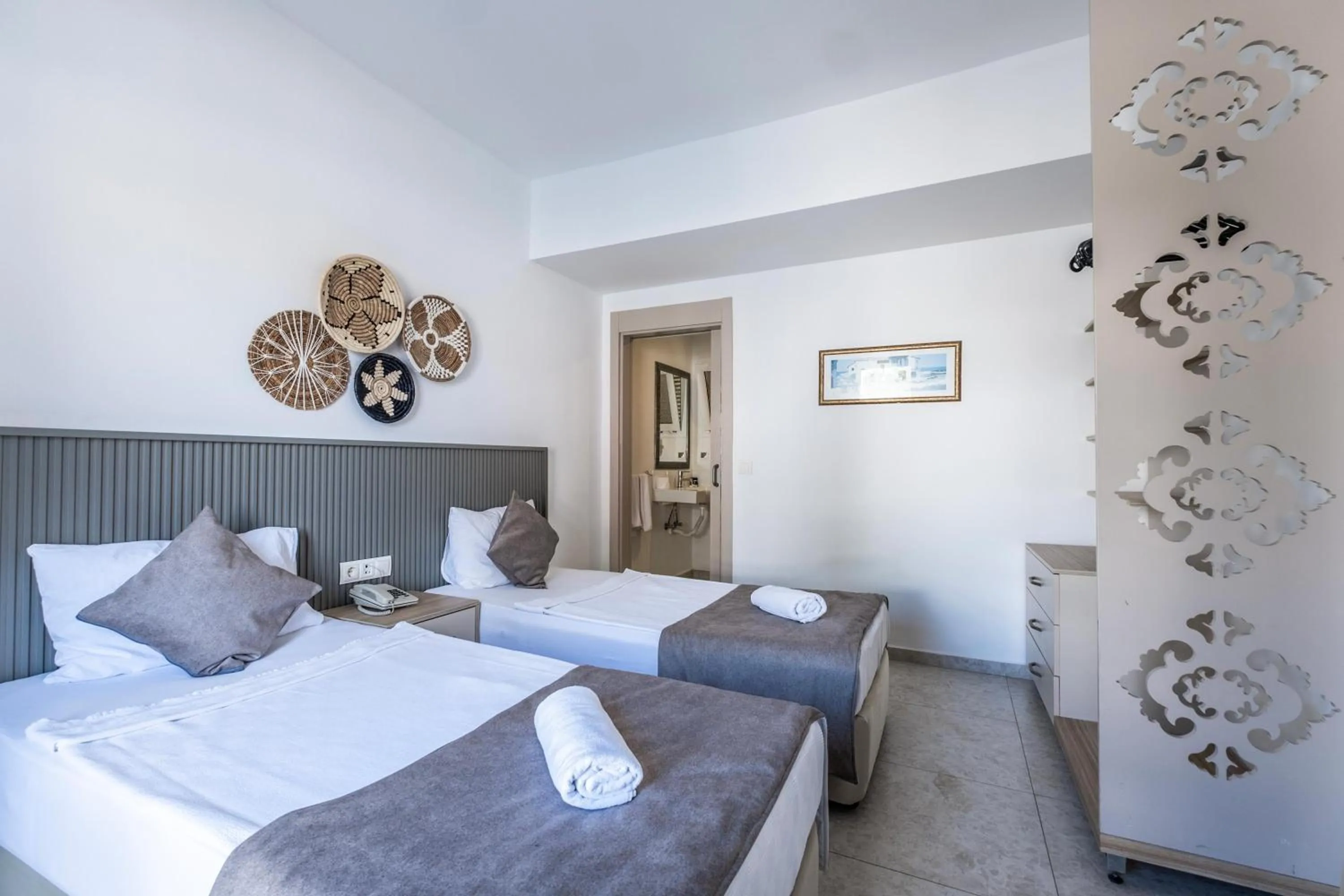 Photo of the whole room, Bed in Paloma Family Club