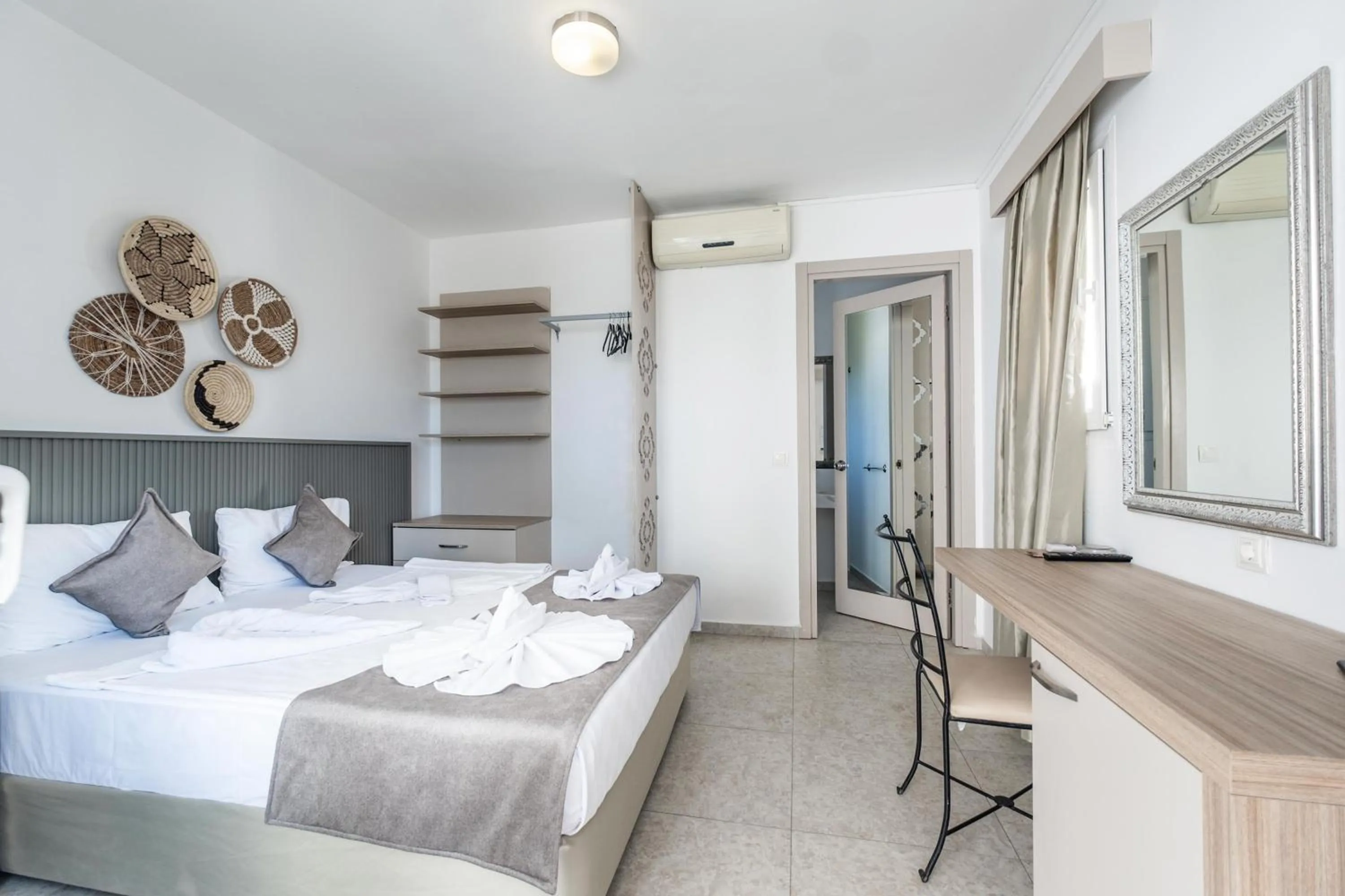 Bedroom, Bed in Paloma Family Club