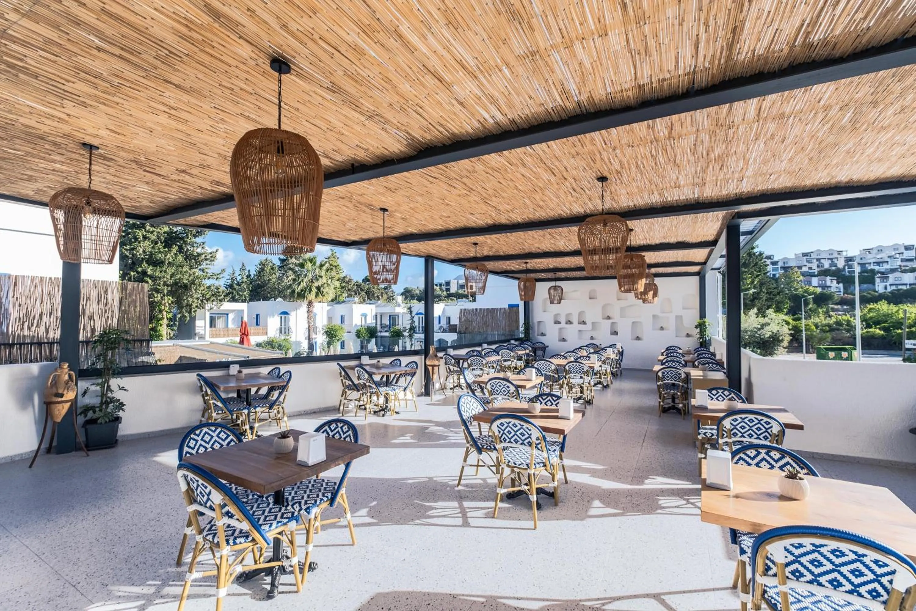 Restaurant/places to eat in Paloma Family Club