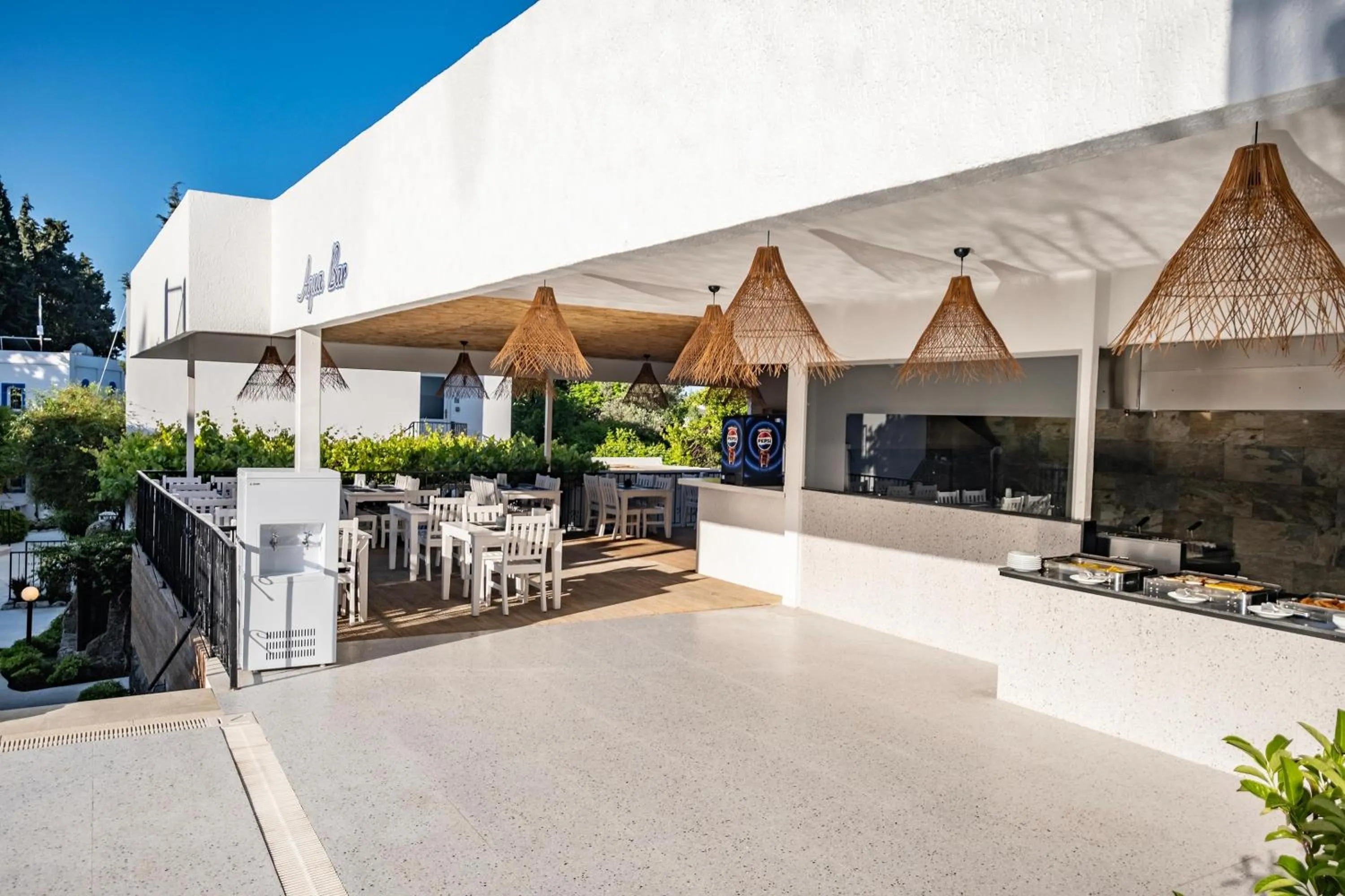 Restaurant/places to eat in Paloma Family Club