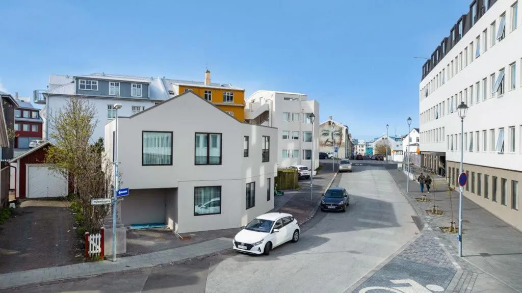 Two-Bedroom Apartment in Reykjavik Luxury Hotel Apartments KARTULI