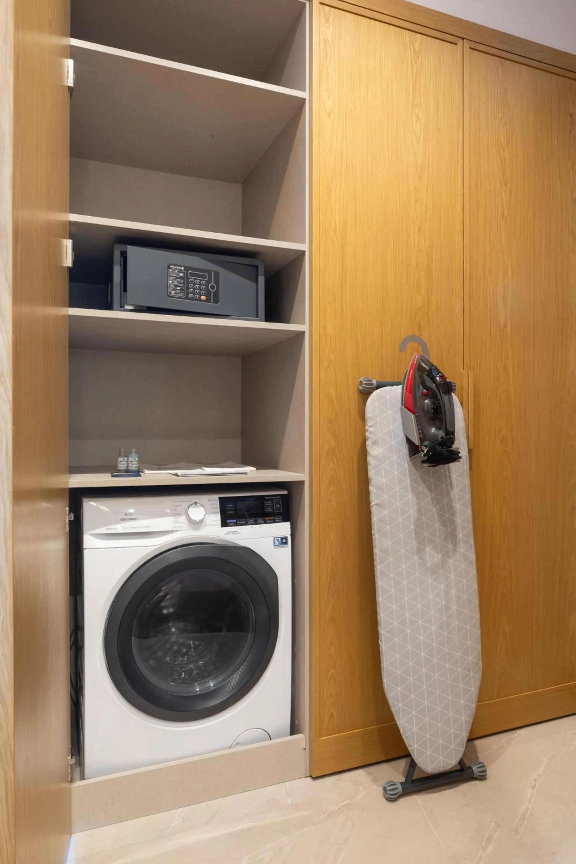 flat iron in Marriott Executive Apartments Istanbul Investvadi