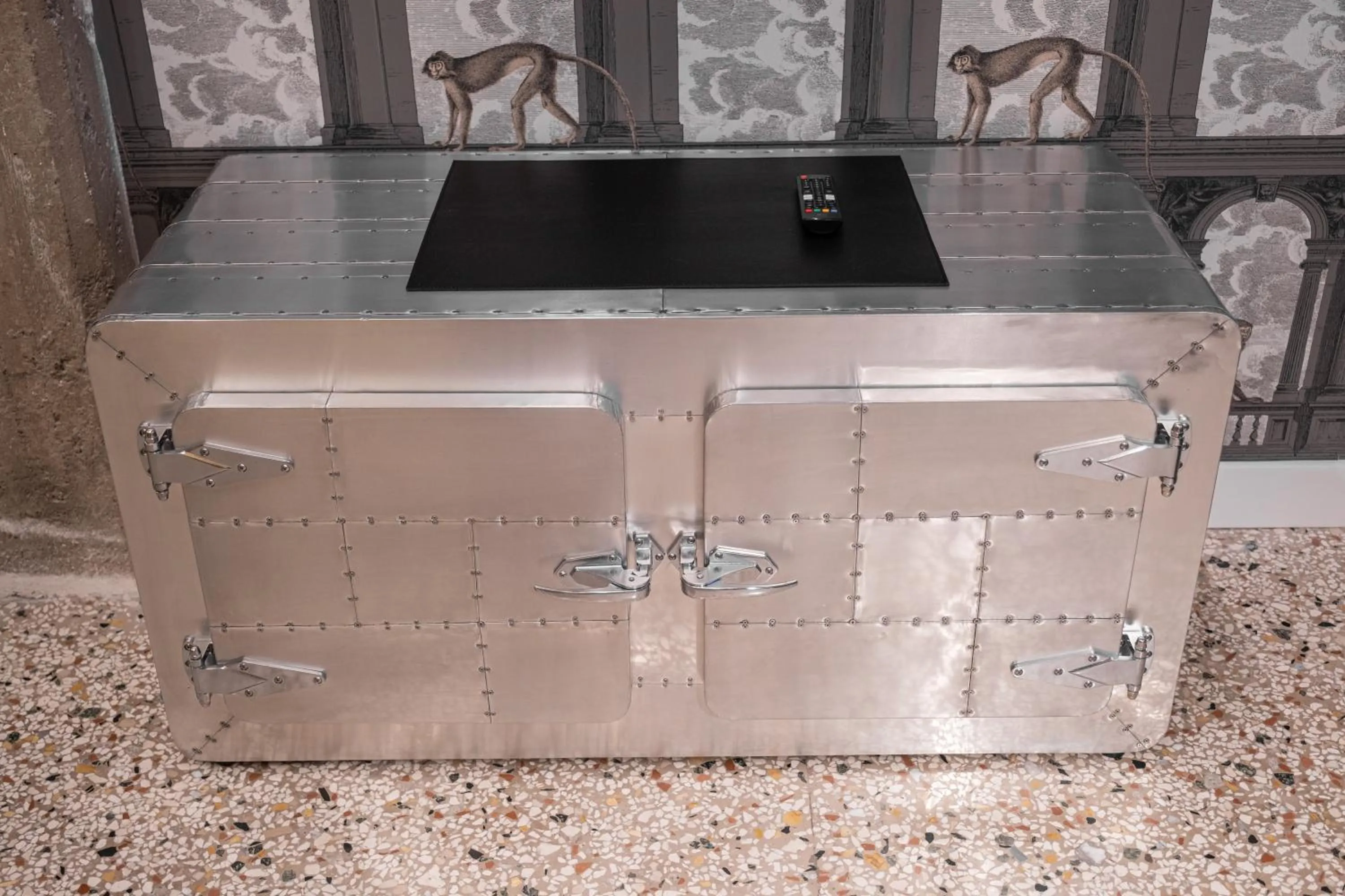 Decorative detail in Palazzo Sebeto