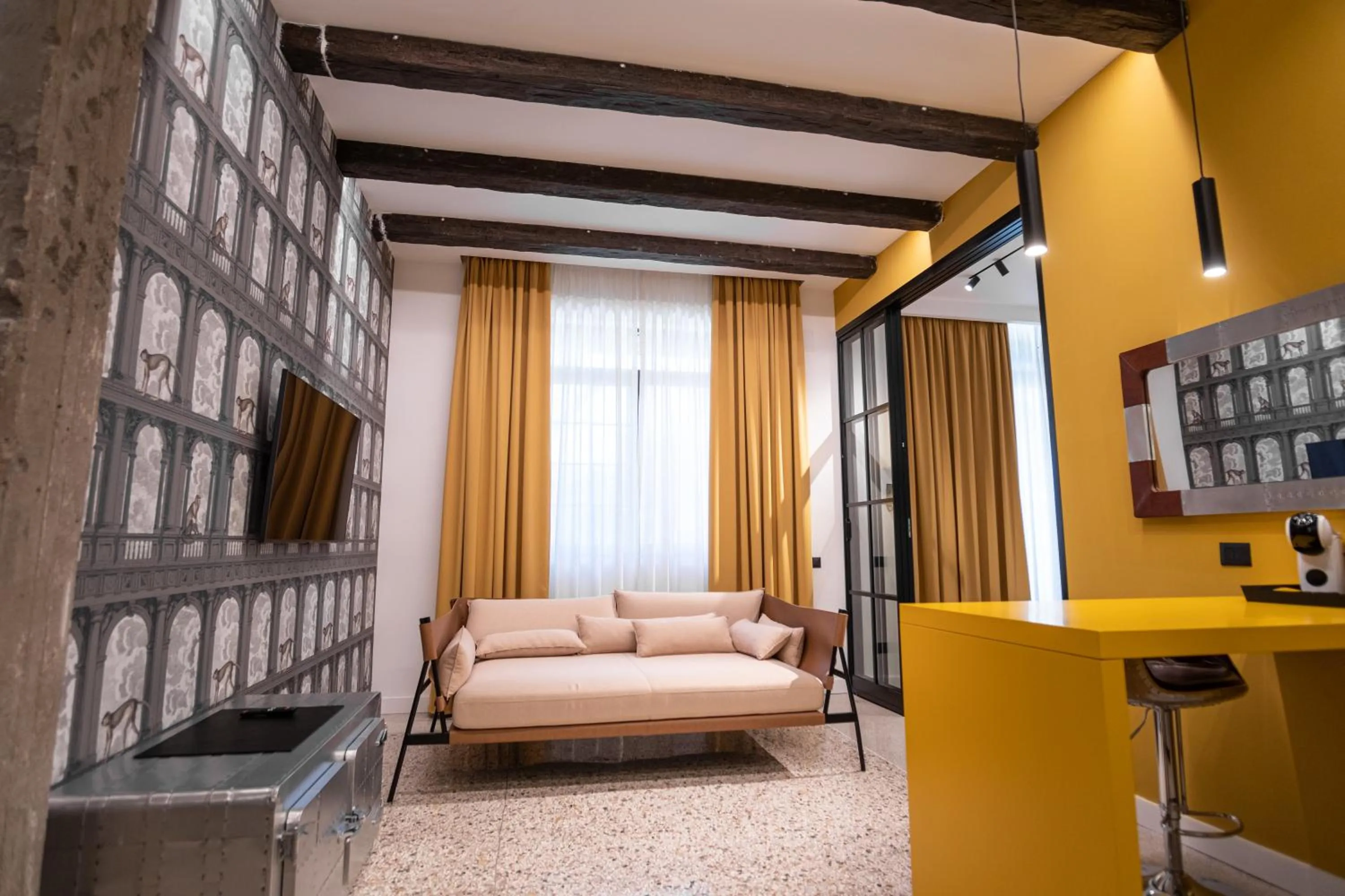 TV and multimedia, Bed in Palazzo Sebeto
