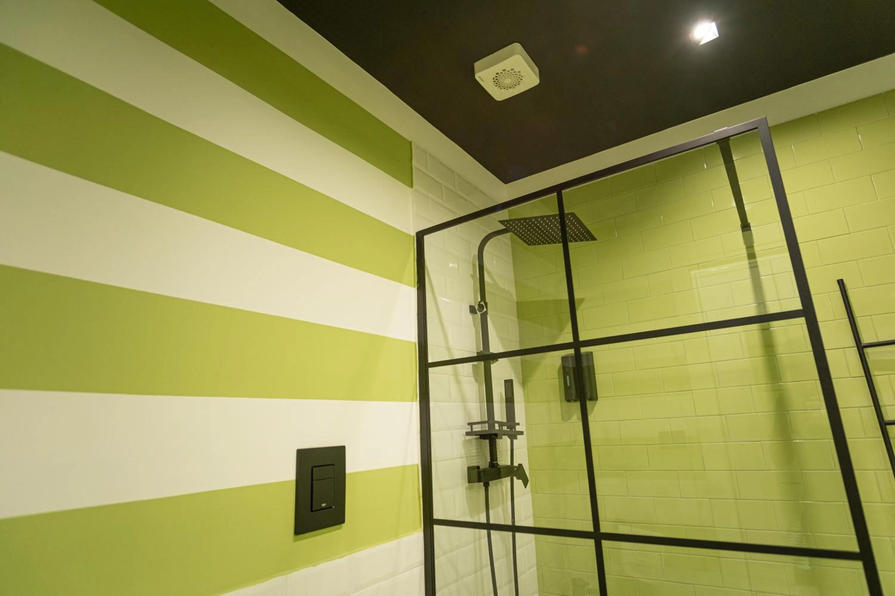 Shower in Palazzo Sebeto